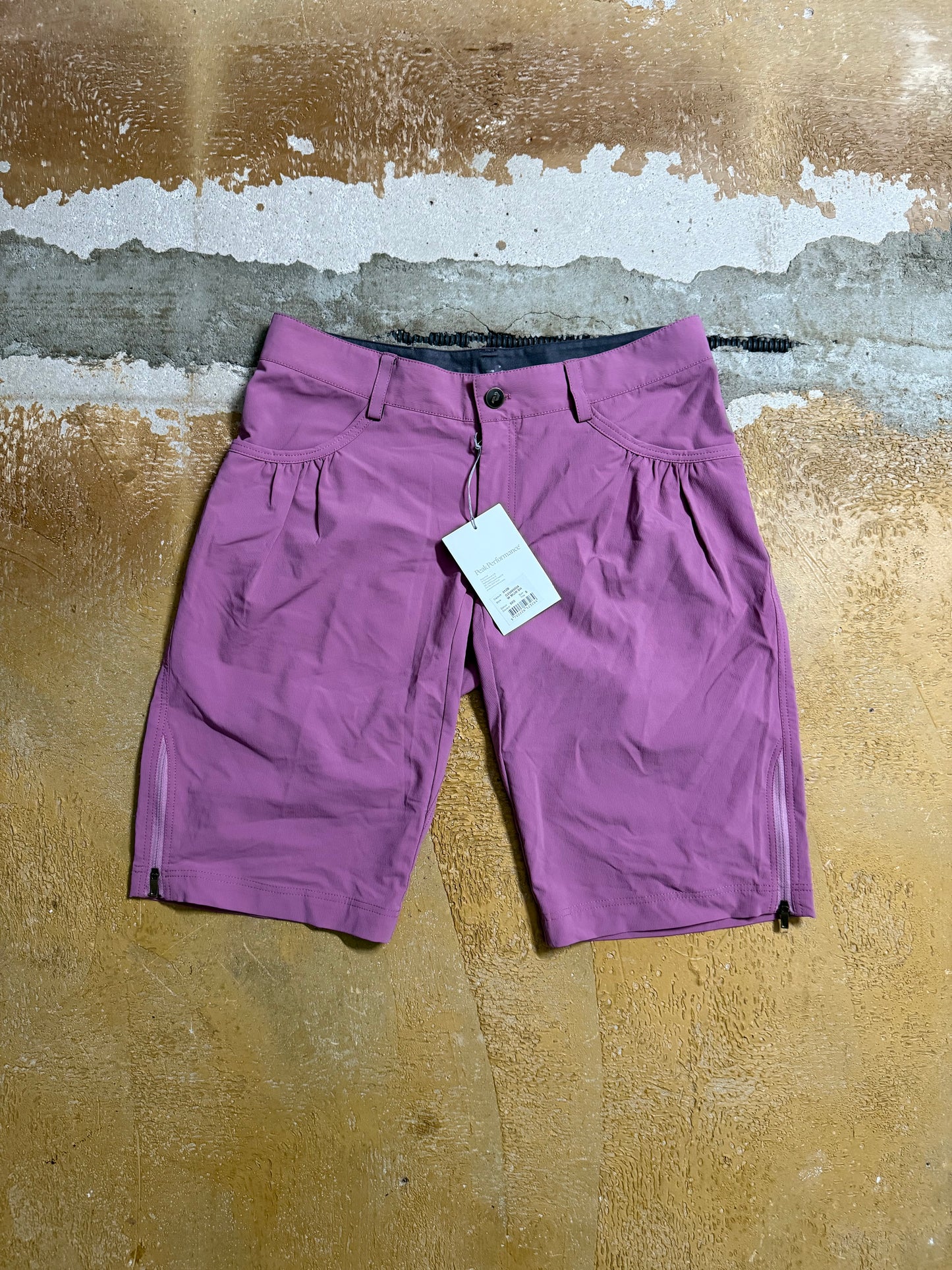Peak Performance NEW shorts pink - S
