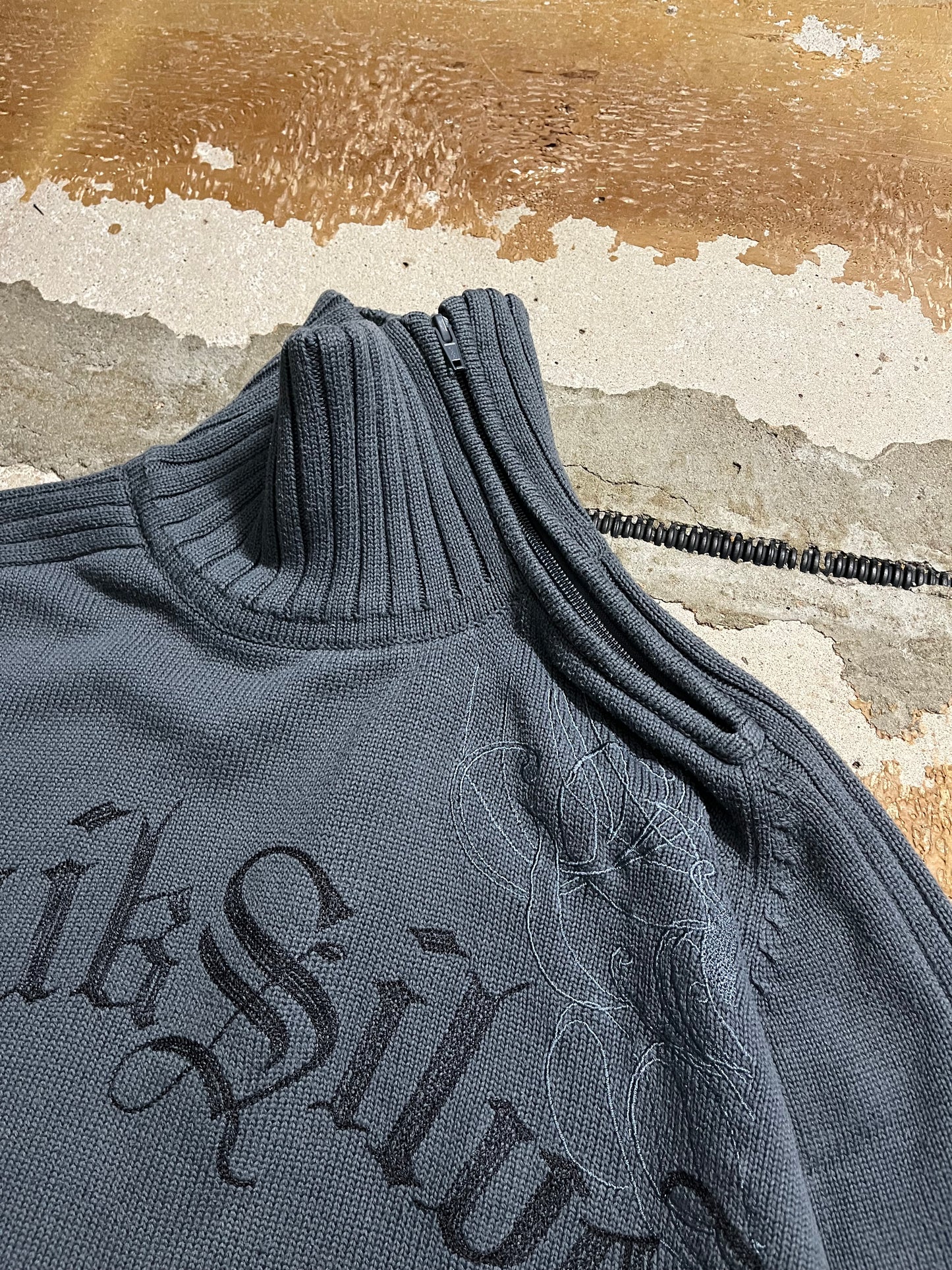 Quiksilver vintage assymetrical side zip sweater - XL