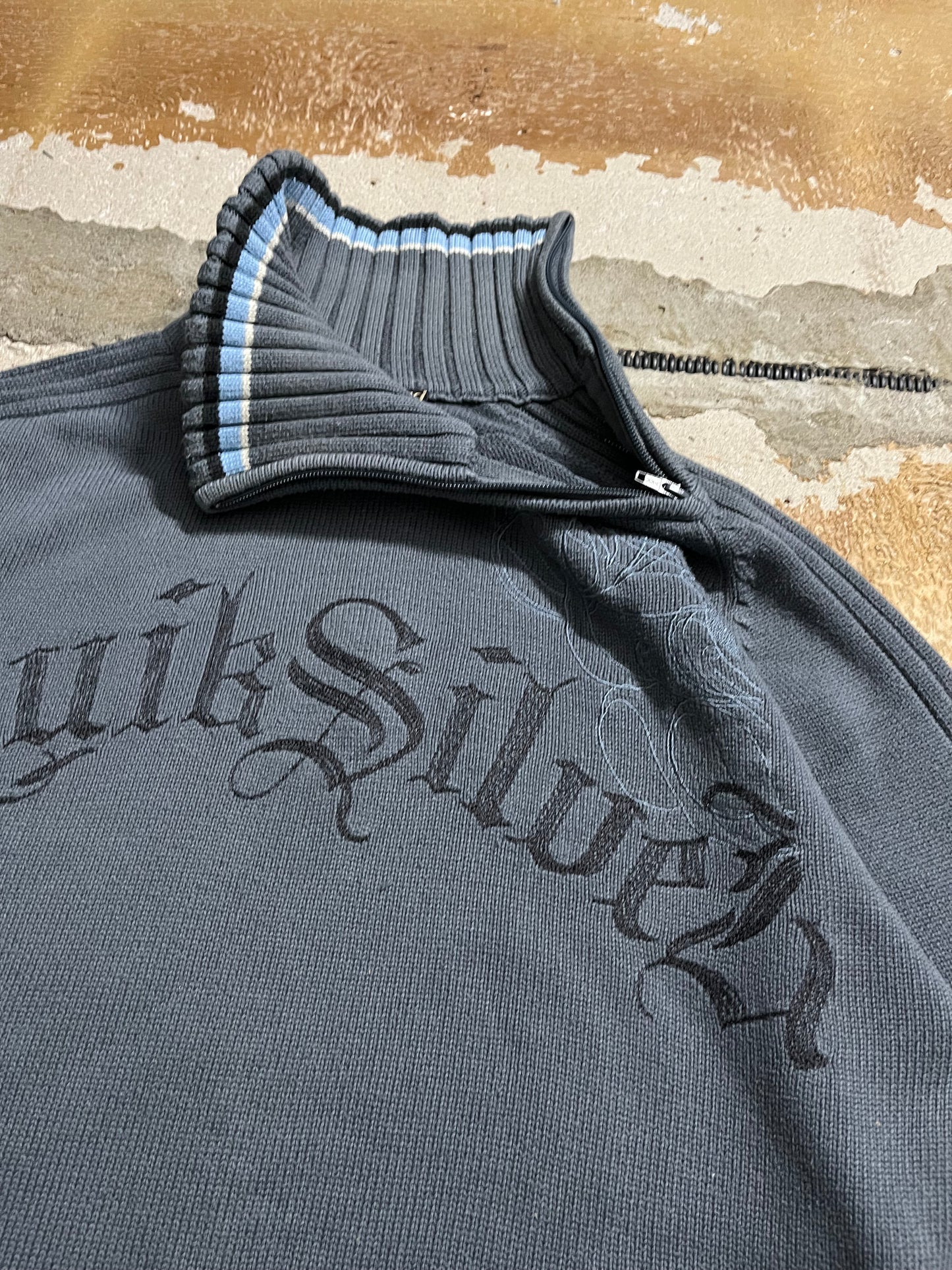 Quiksilver vintage assymetrical side zip sweater - XL