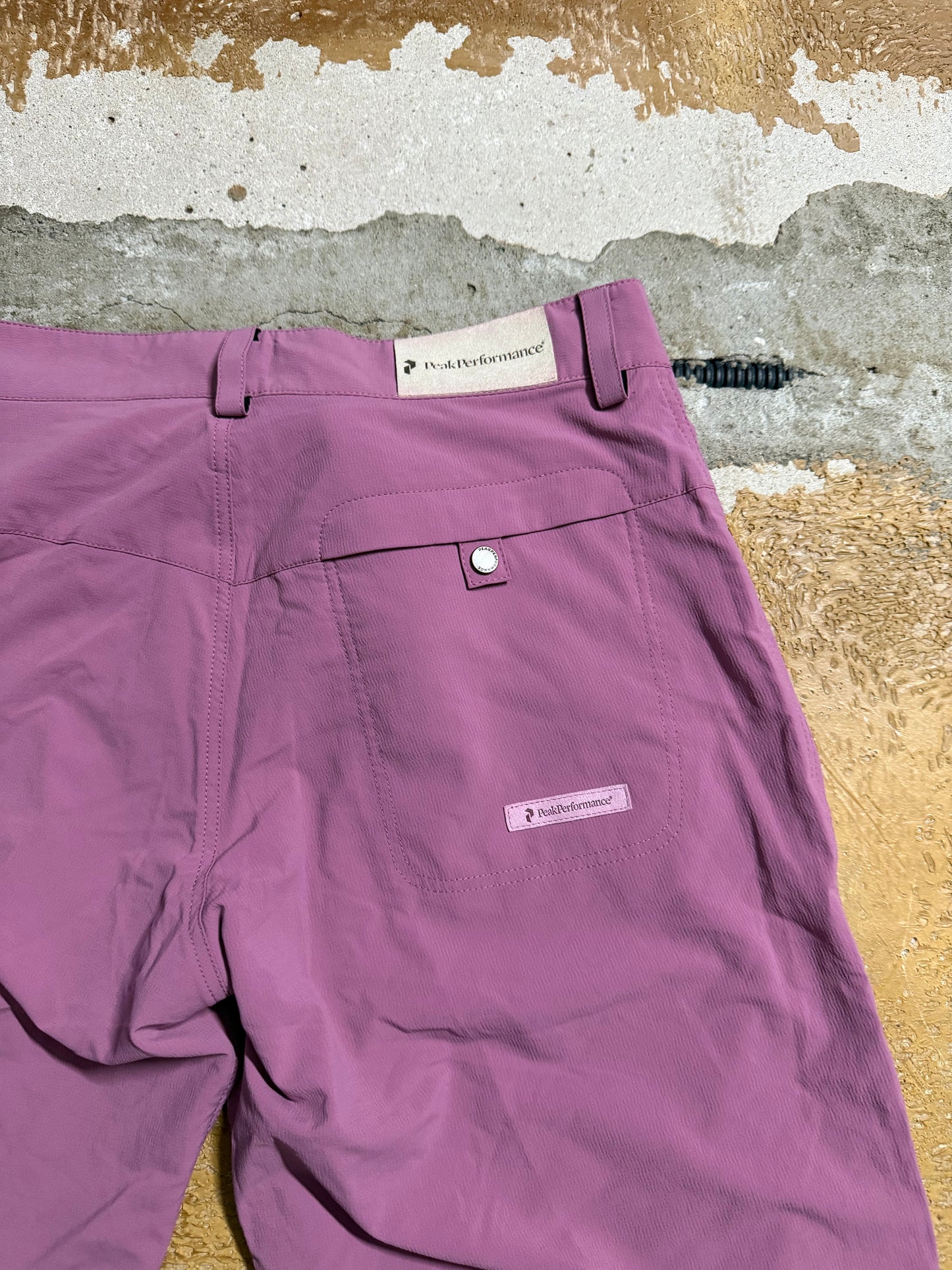 Peak Performance NEW shorts pink - S