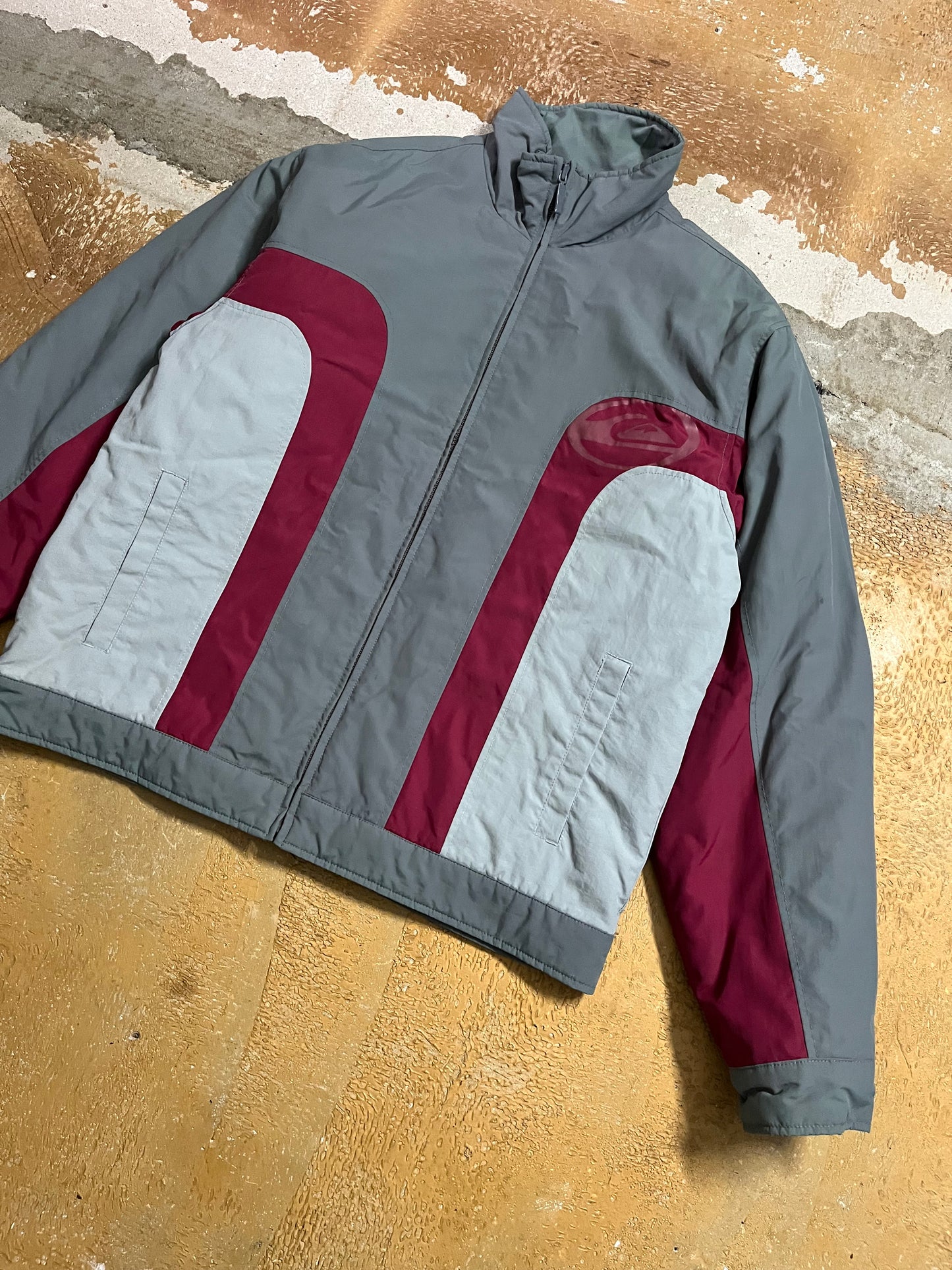 Quiksilver vintage puffer surfwear jacket - M