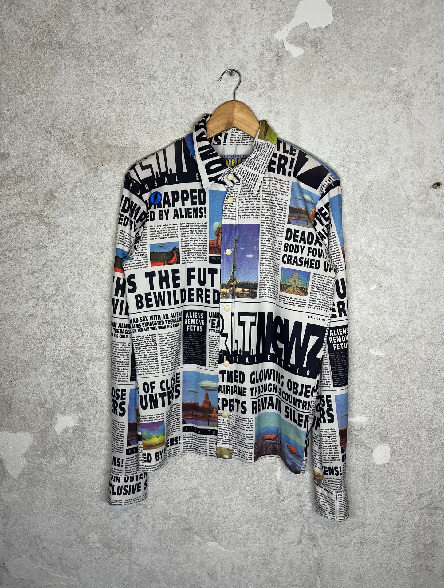 Walter van Beirendonck W< rare 1997 newspaper alien shirt - L