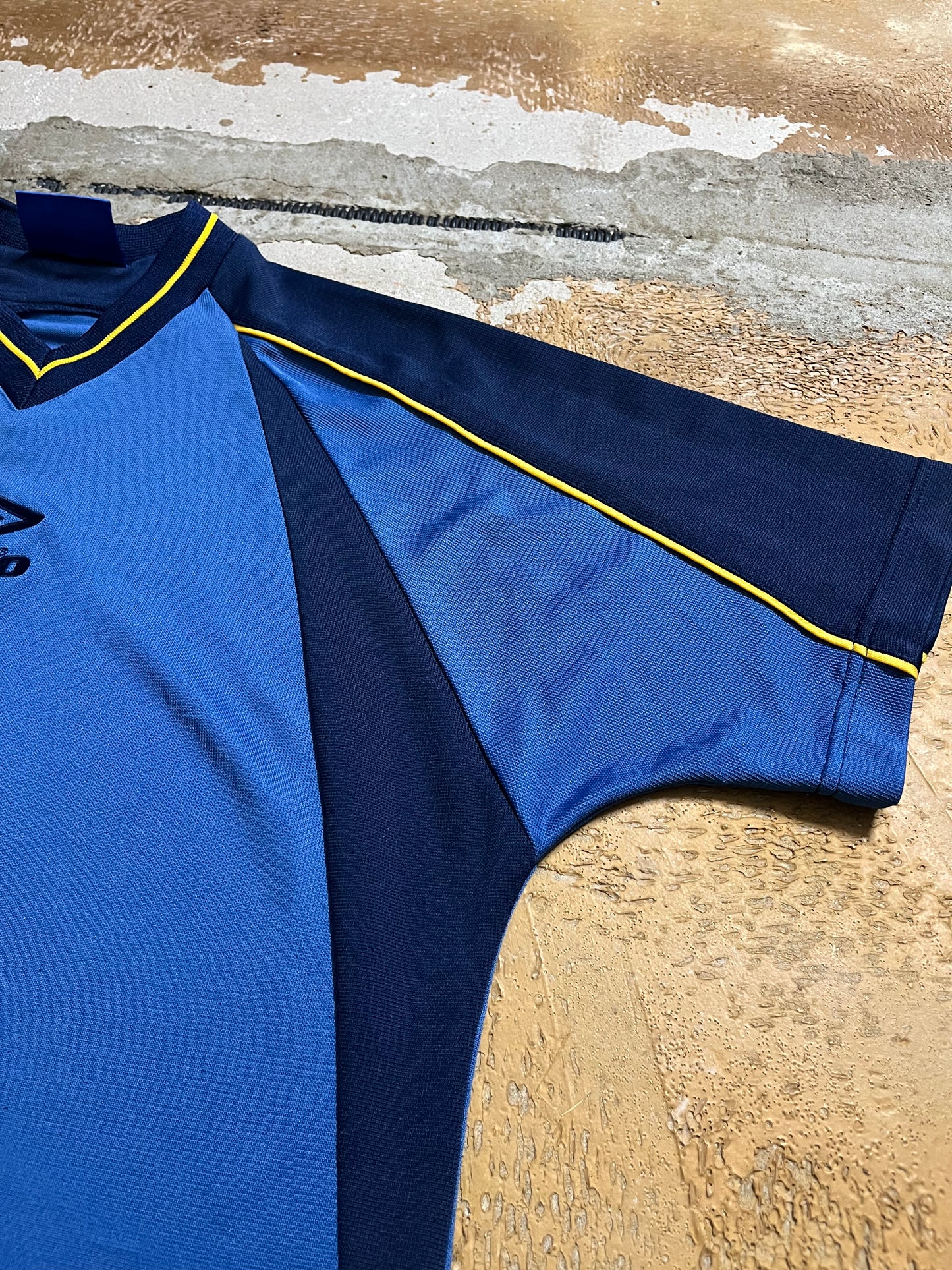 Umbro vintage embroidered sport tee shirt - L