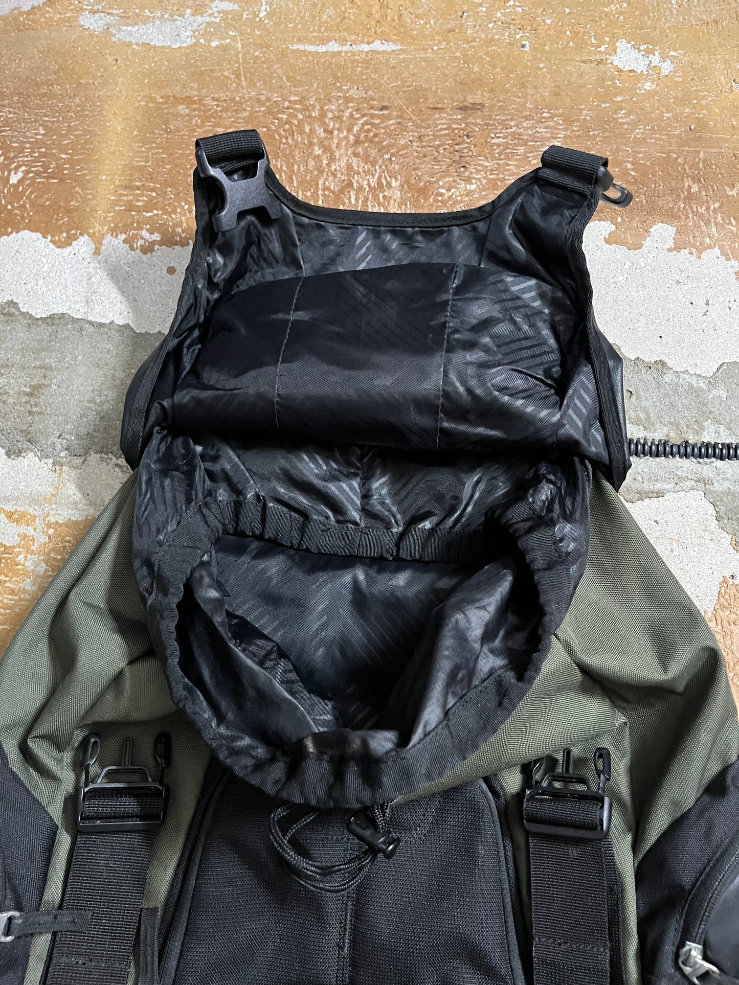 Oakley vintage black / green backpack bag