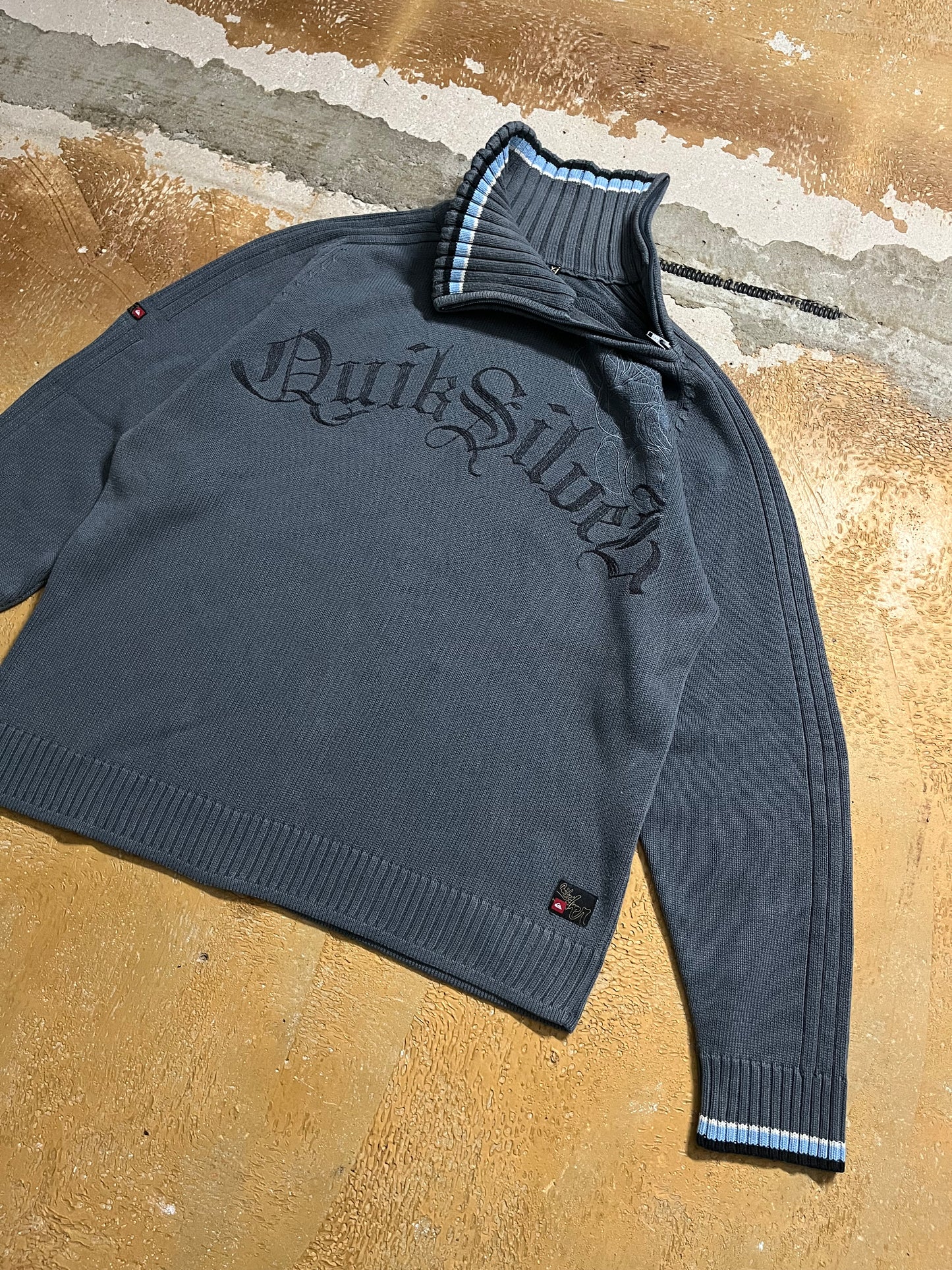 Quiksilver vintage assymetrical side zip sweater - XL
