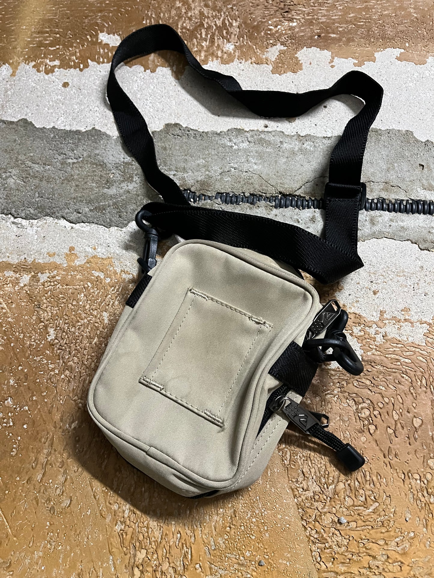Quiksilver vintage small bag