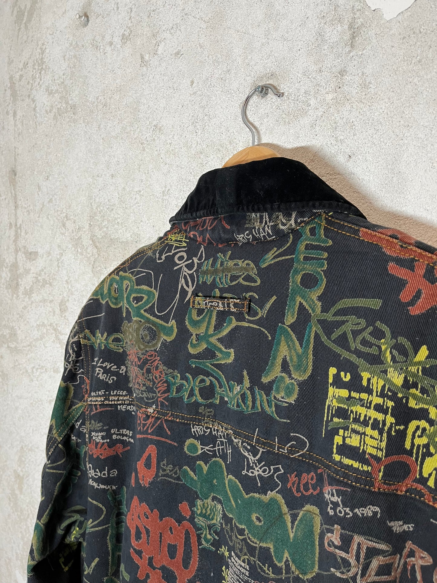 Jean Paul Gaultier denim graffiti print jacket faux fur lining - M