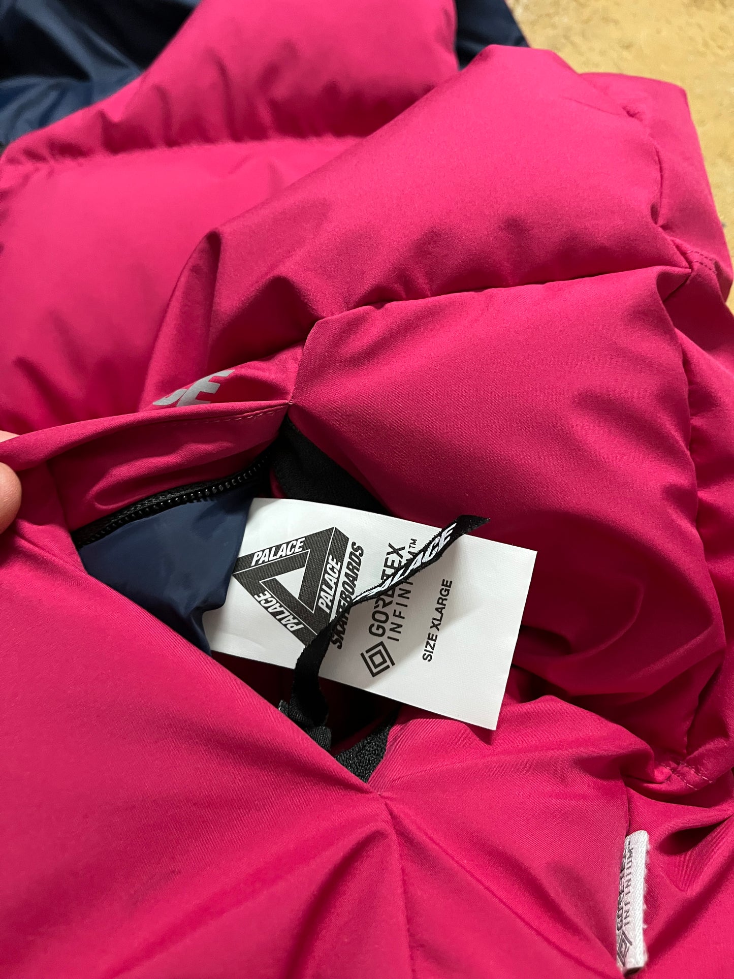 Palace Reversible Gore-Tex puffer bodywarmer - XL