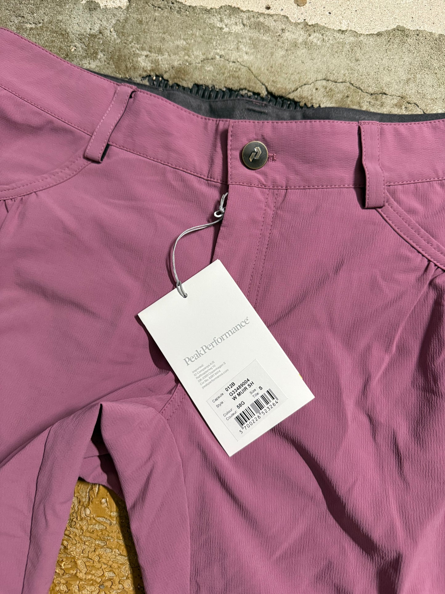 Peak Performance NEW shorts pink - S