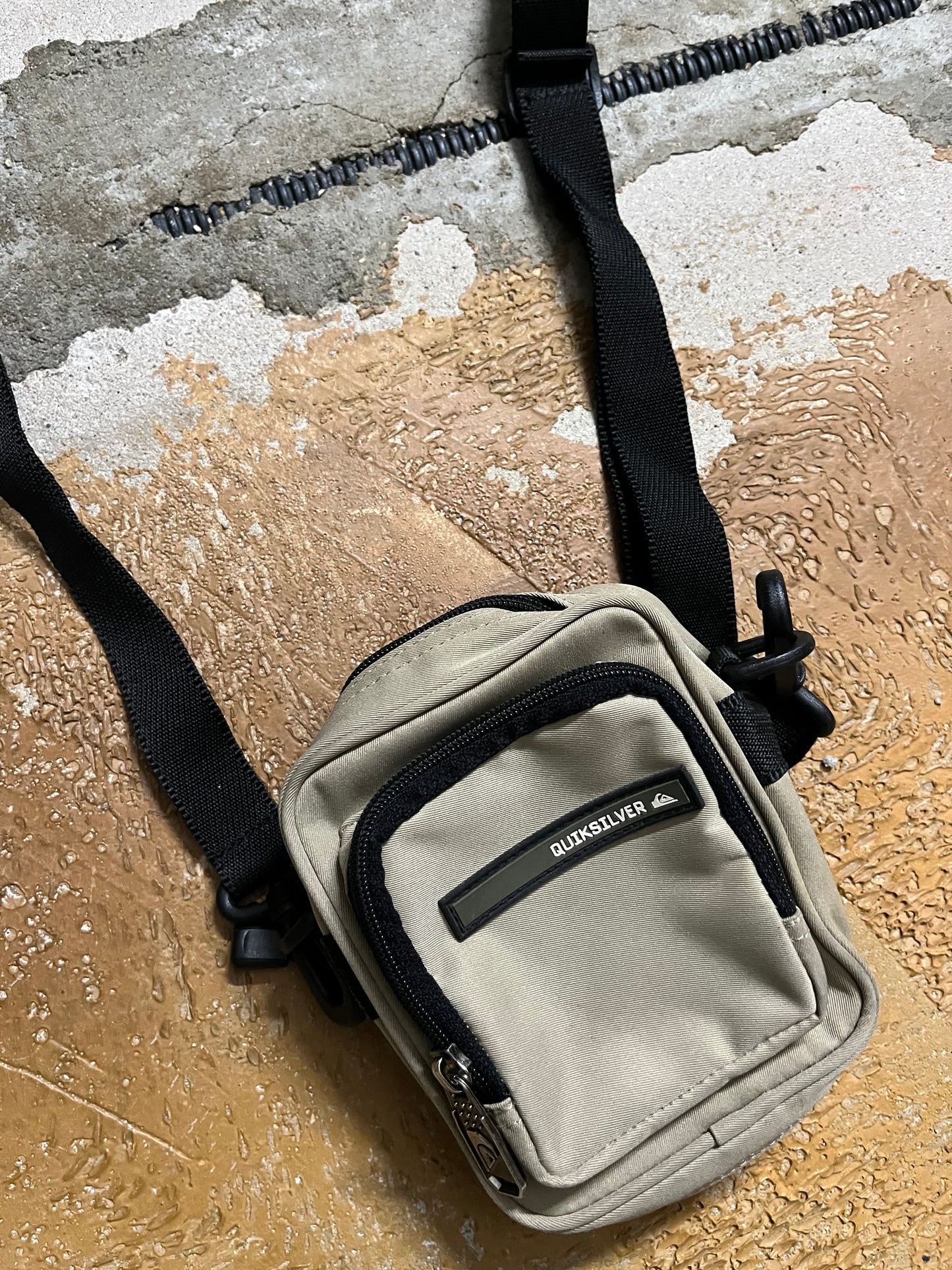 Quiksilver vintage small bag