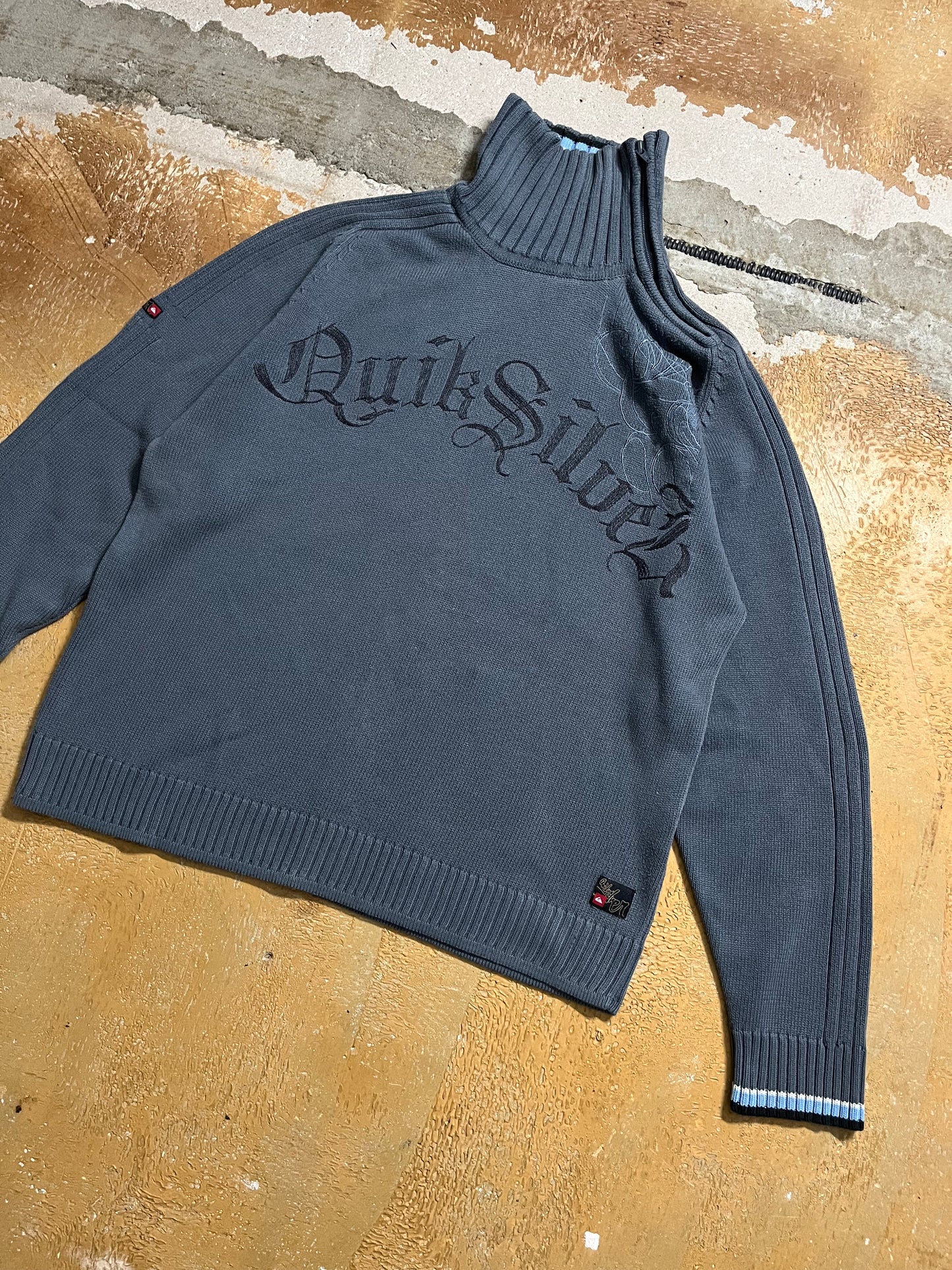 Quiksilver vintage assymetrical side zip sweater - XL