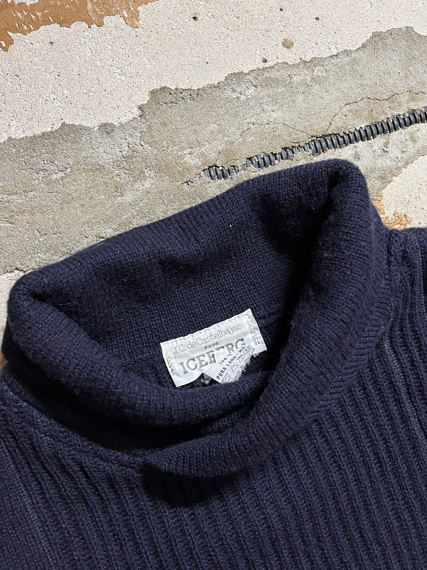 Iceberg 100% Wool sweater - M