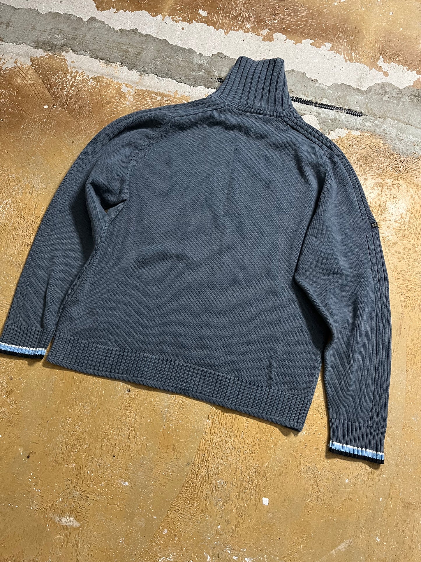 Quiksilver vintage assymetrical side zip sweater - XL