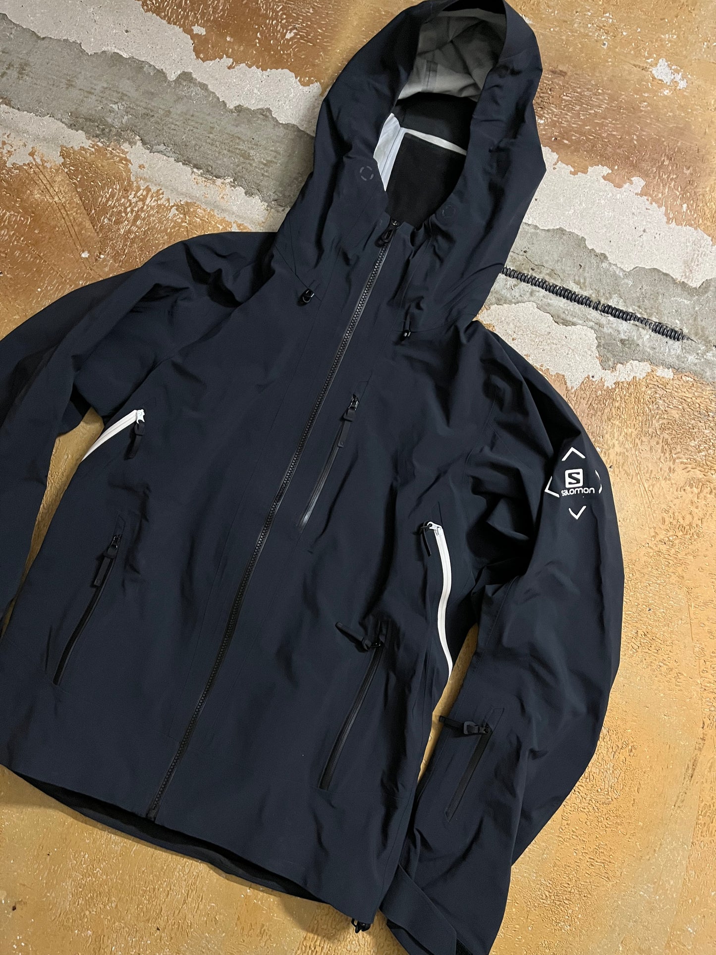 Salomon water resistant ski shell jacket - M