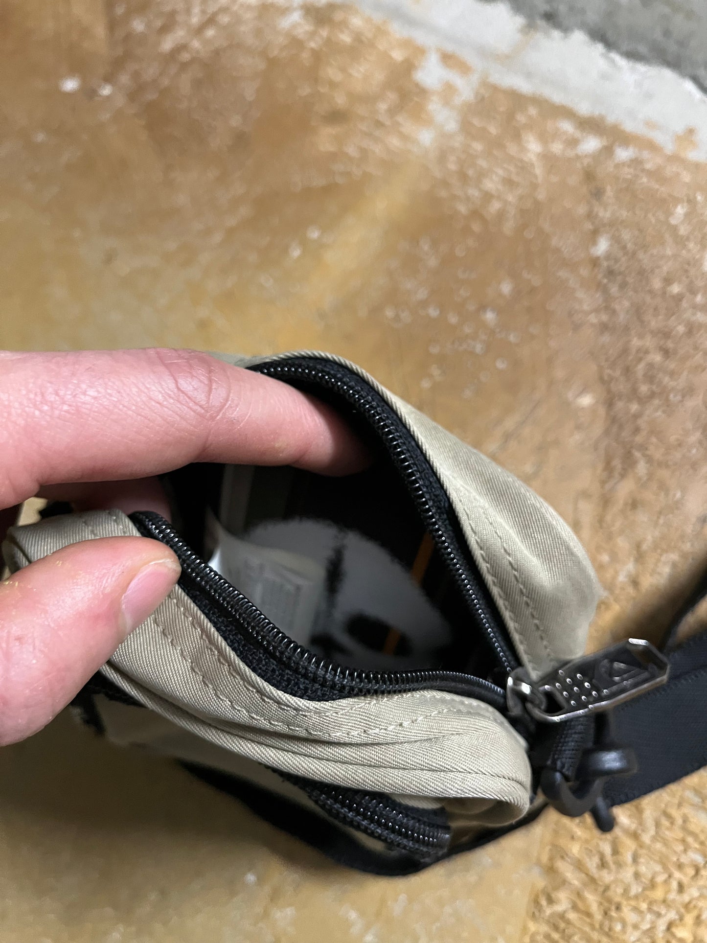Quiksilver vintage small bag