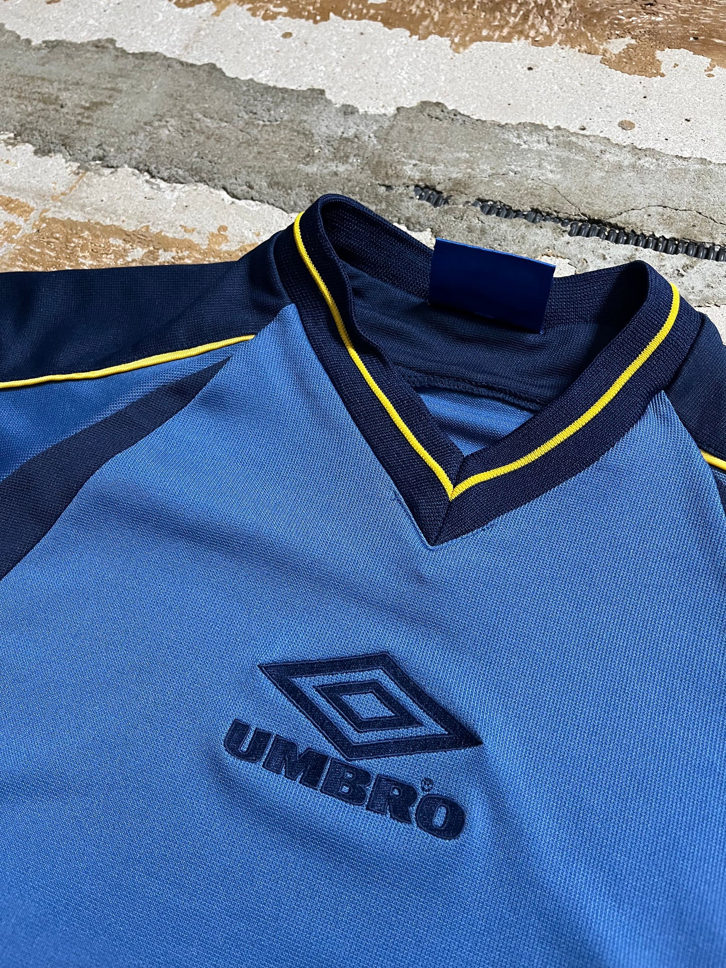 Umbro vintage embroidered sport tee shirt - L
