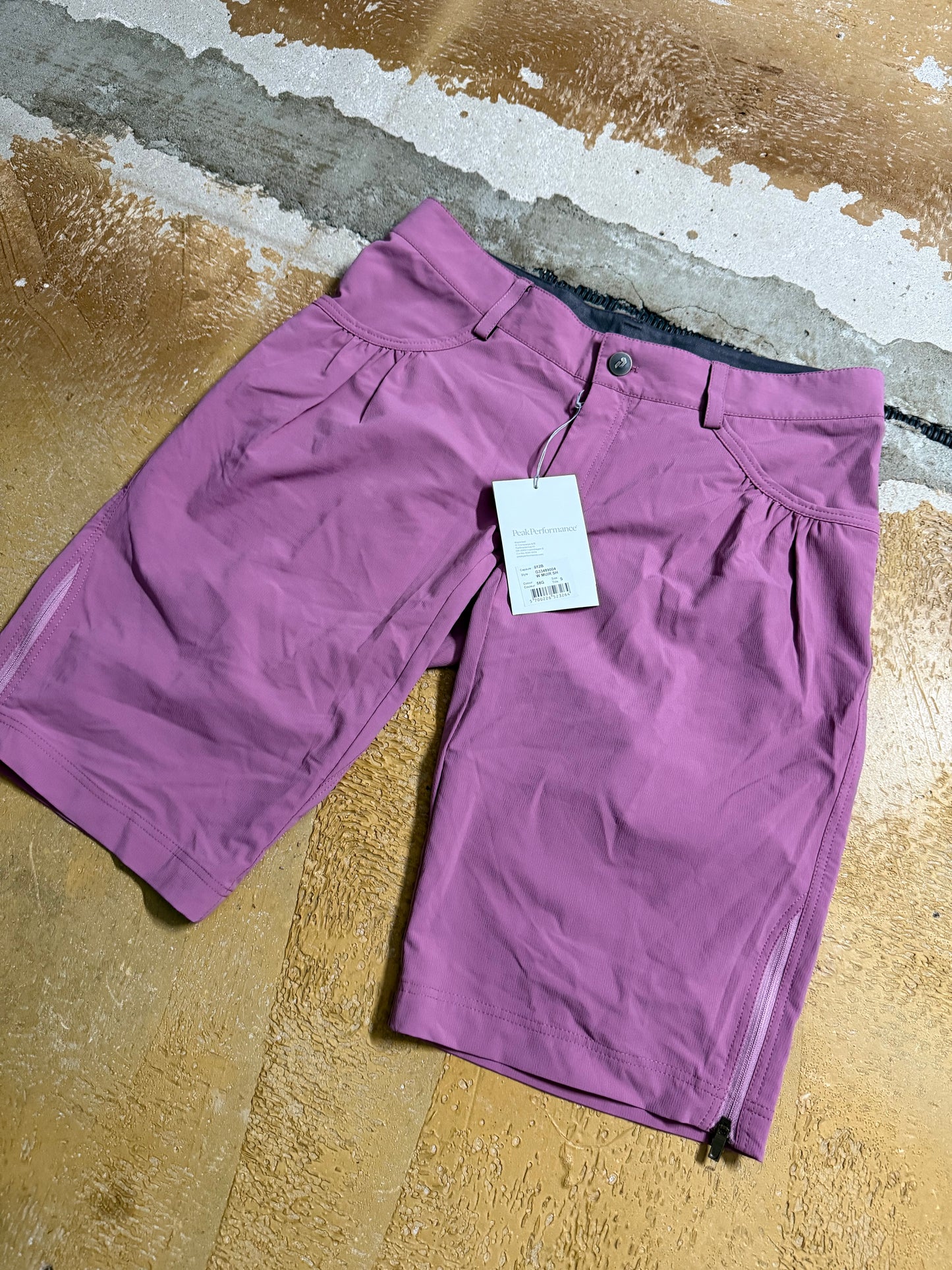Peak Performance NEW shorts pink - S