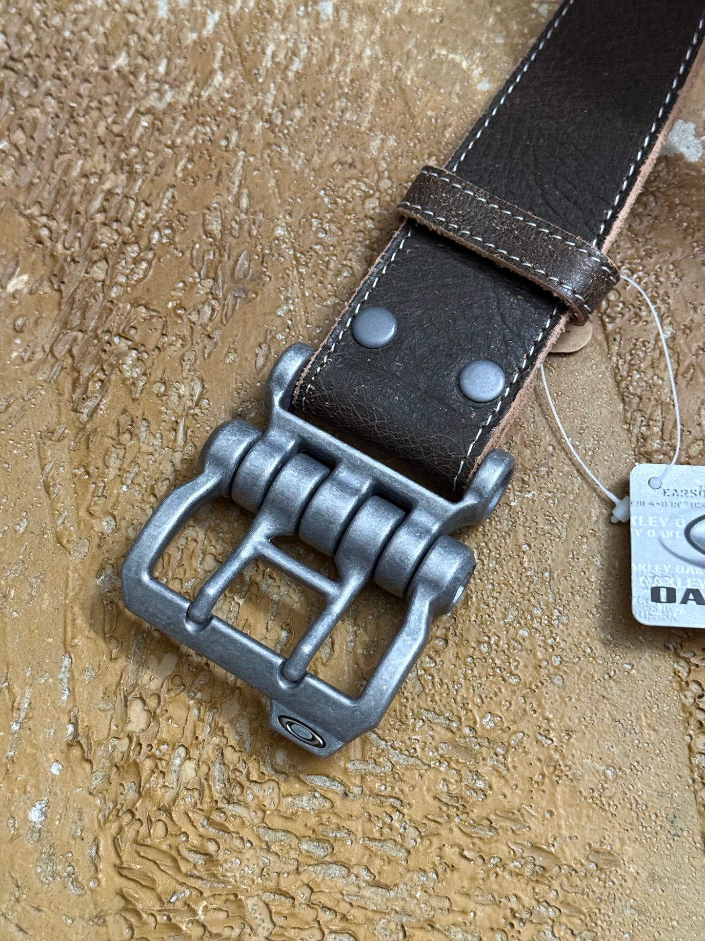 Oakley vintage metal brown leather belt - 100cm