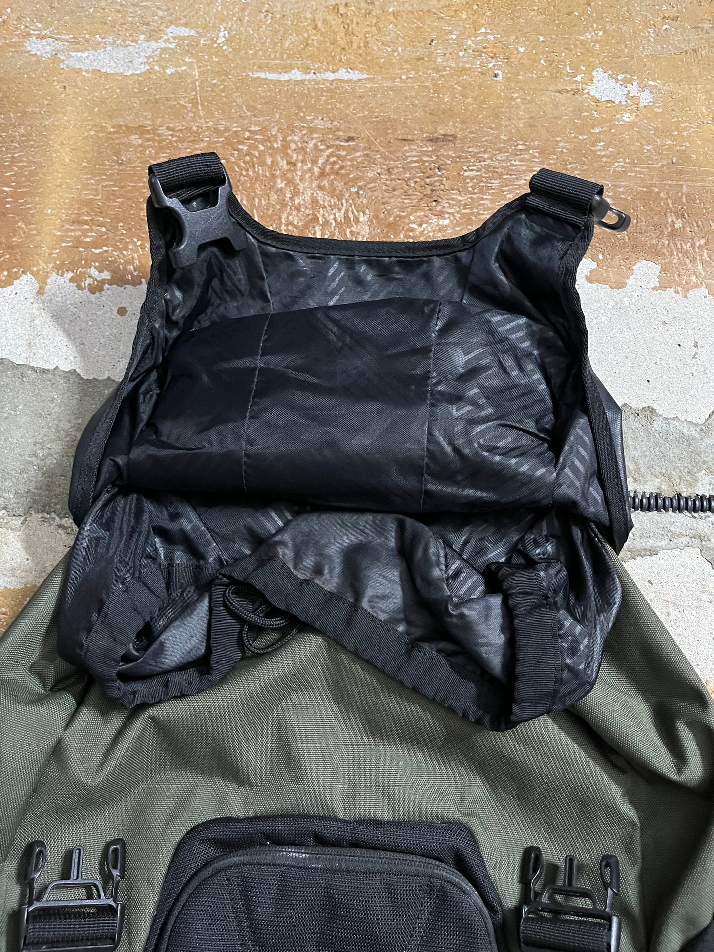 Oakley vintage black / green backpack bag