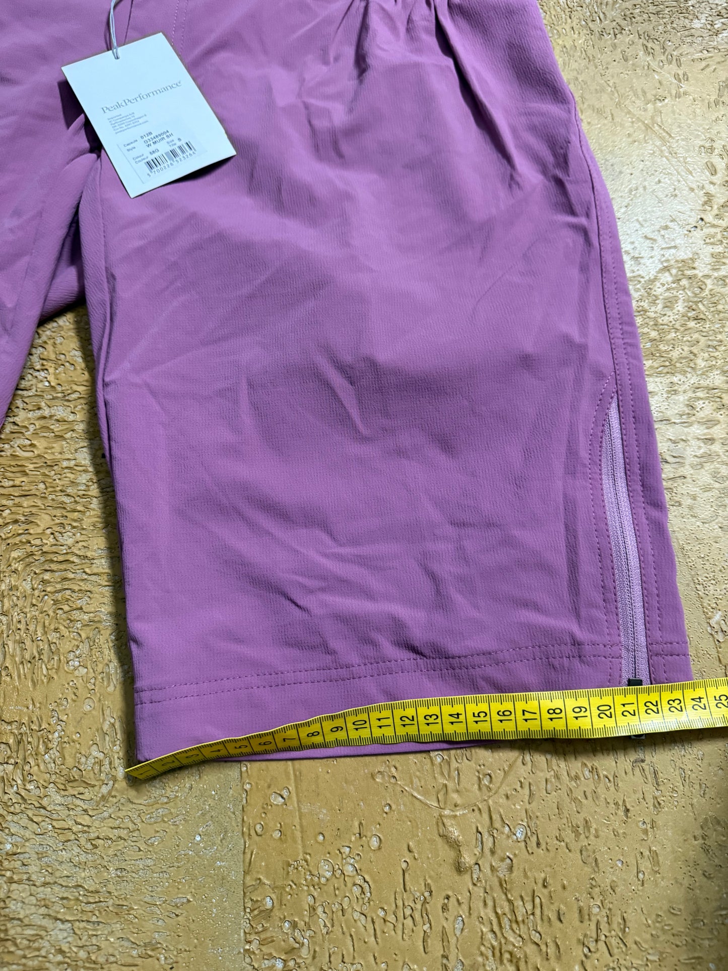 Peak Performance NEW shorts pink - S