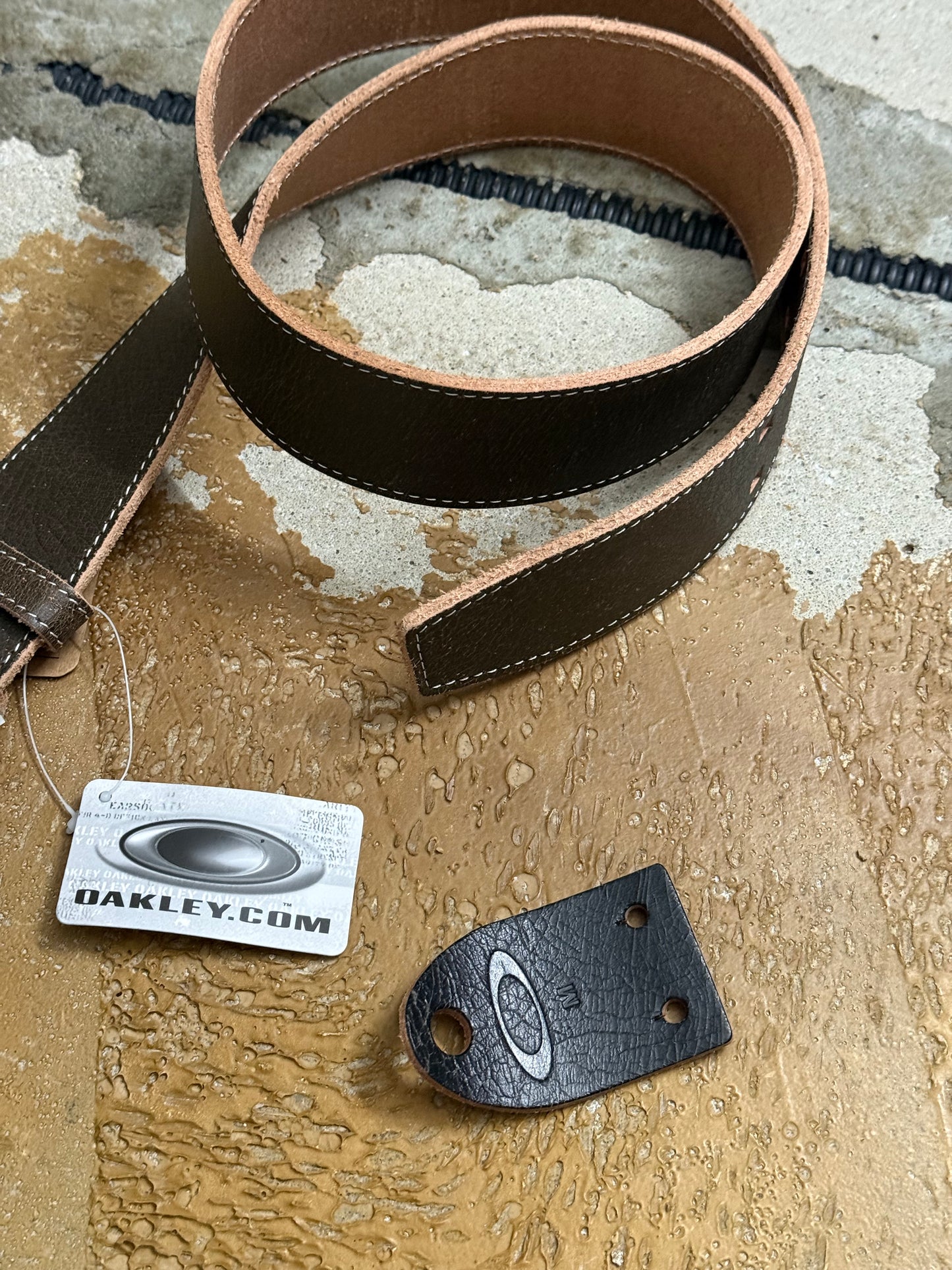 Oakley vintage metal brown leather belt - 100cm