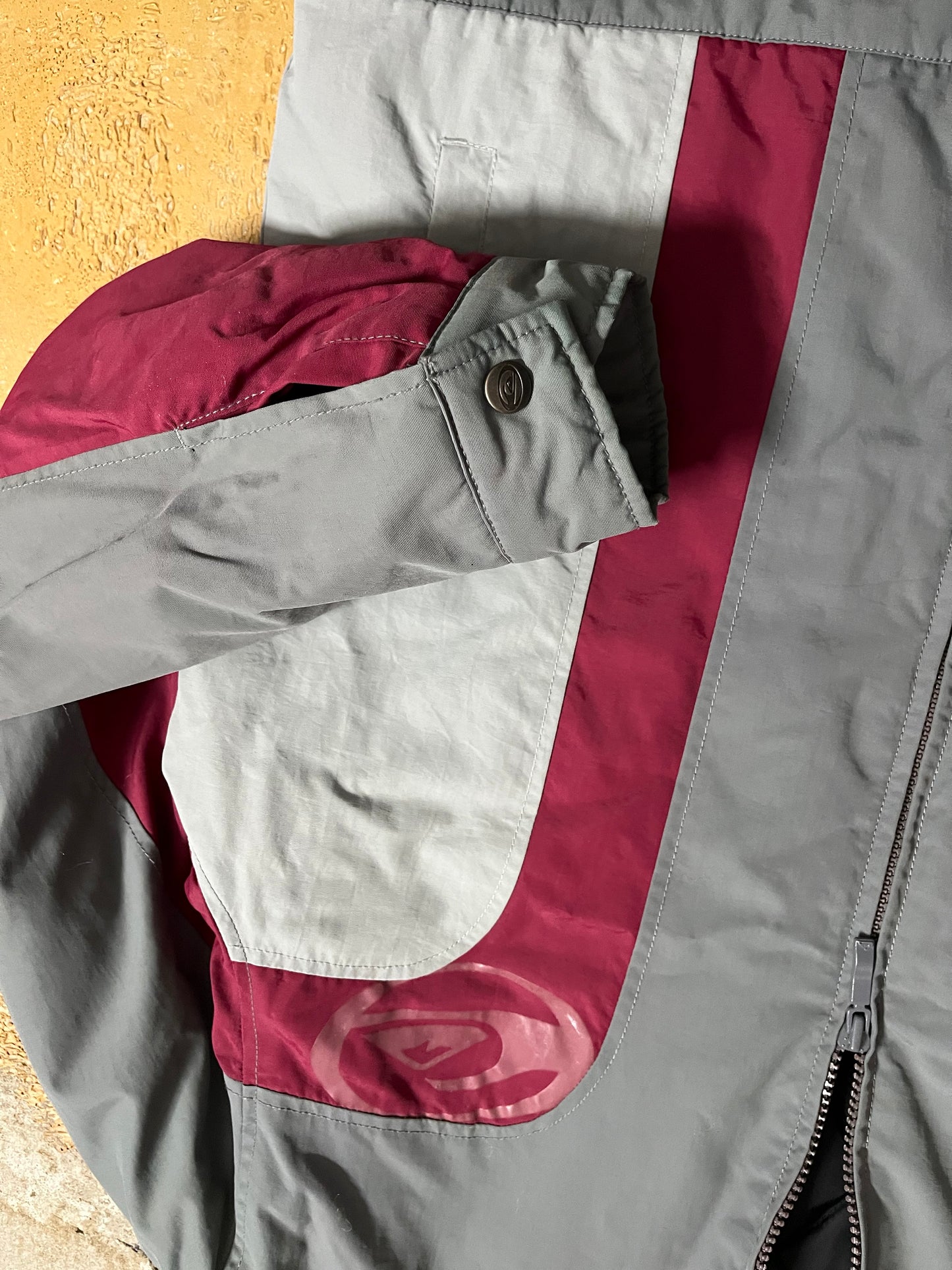 Quiksilver vintage puffer surfwear jacket - M