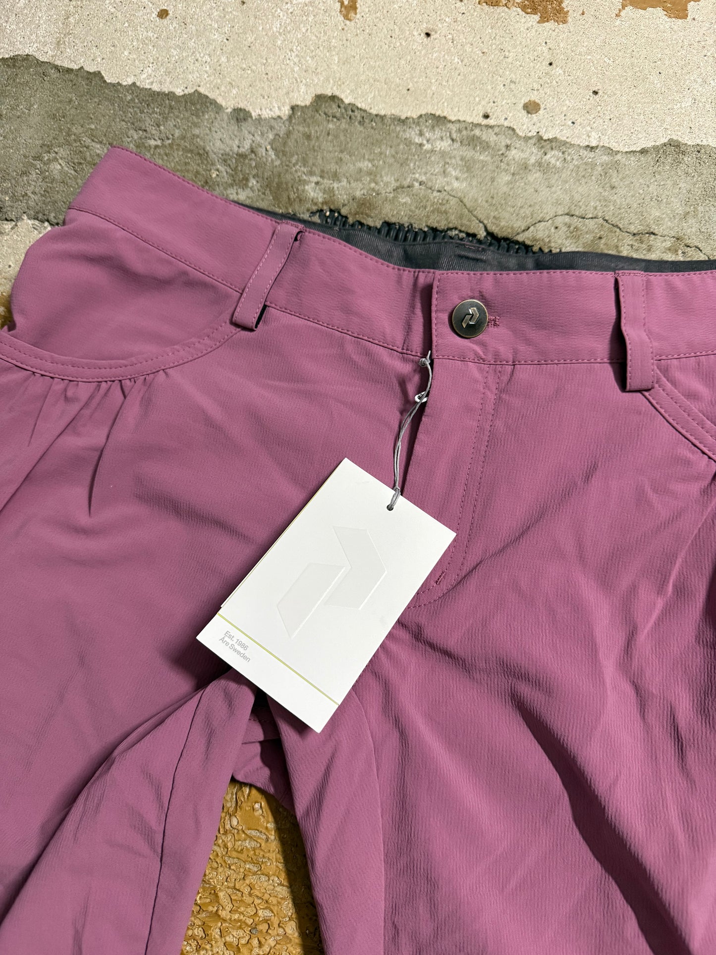 Peak Performance NEW shorts pink - S
