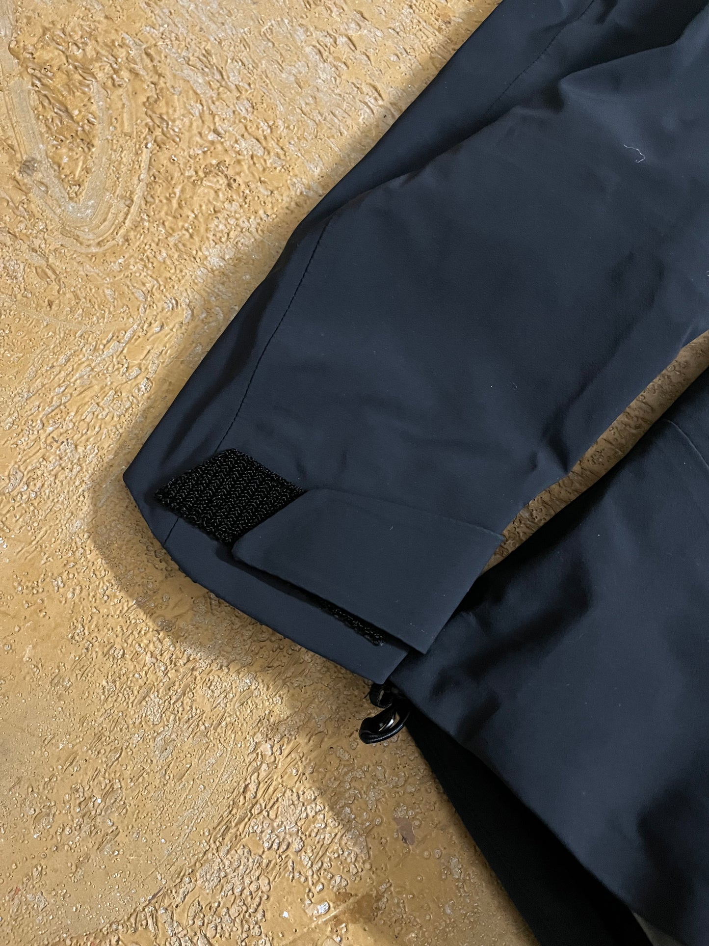 Salomon water resistant ski shell jacket - M