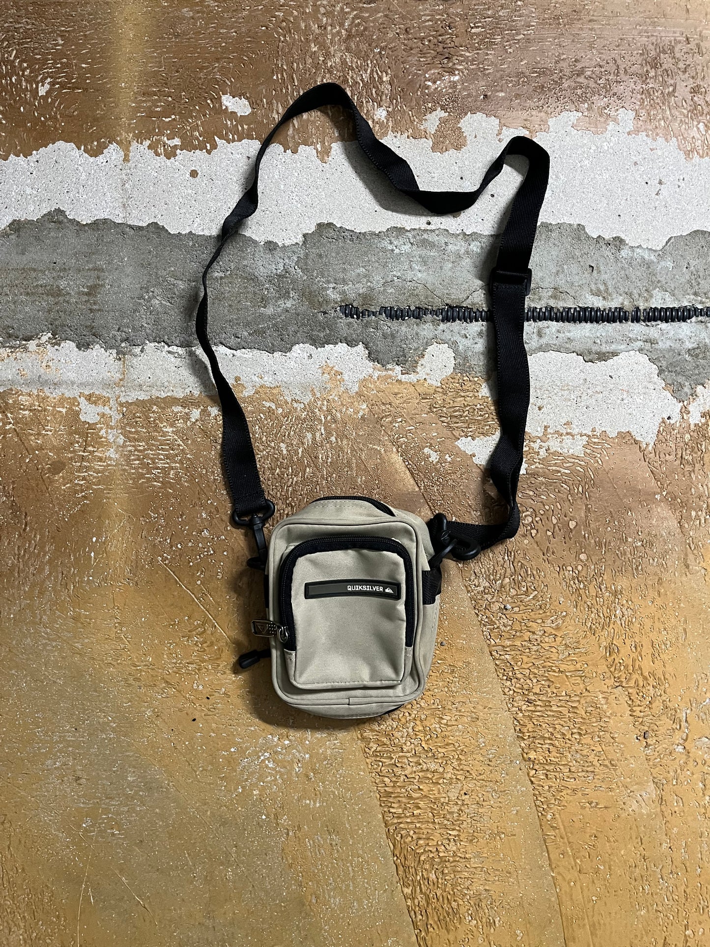 Quiksilver vintage small bag