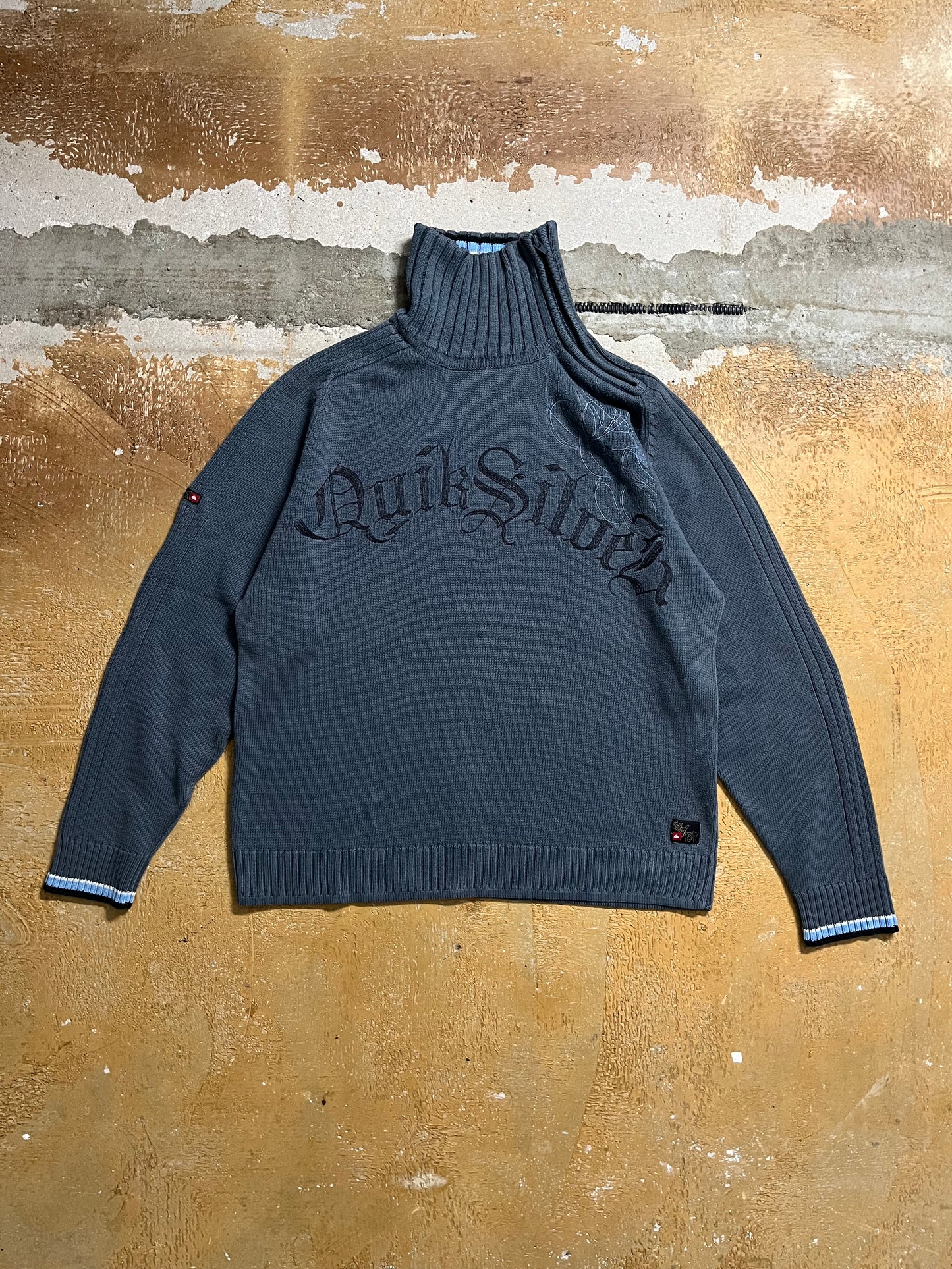 Quiksilver vintage assymetrical side zip sweater - XL