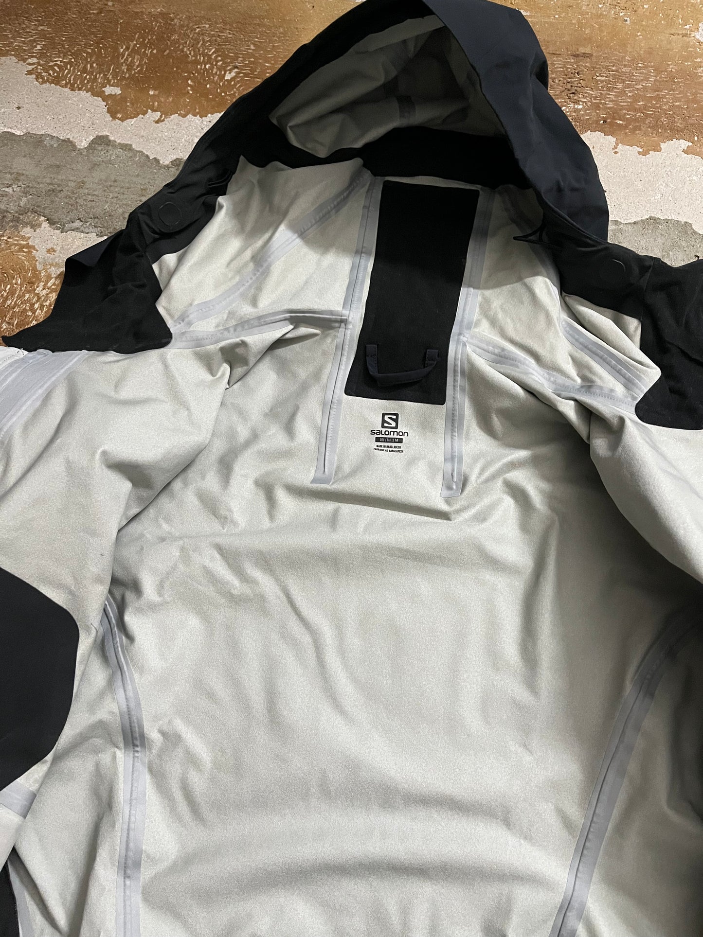 Salomon water resistant ski shell jacket - M