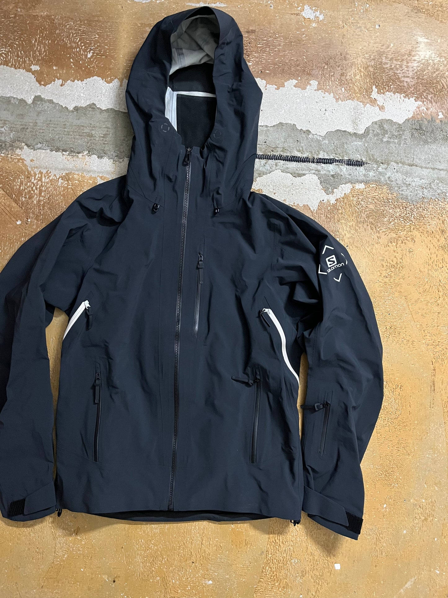 Salomon water resistant ski shell jacket - M