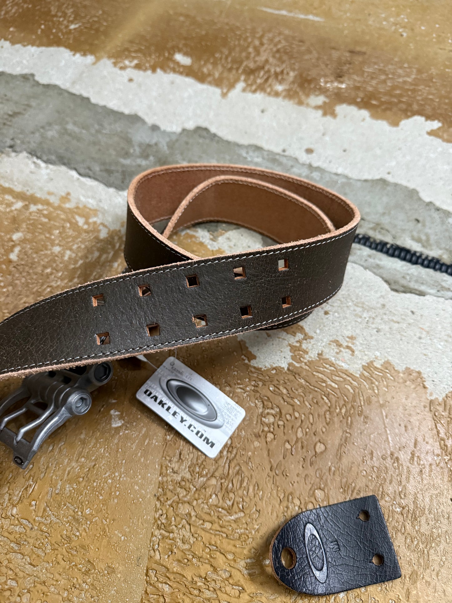 Oakley vintage metal brown leather belt - 100cm