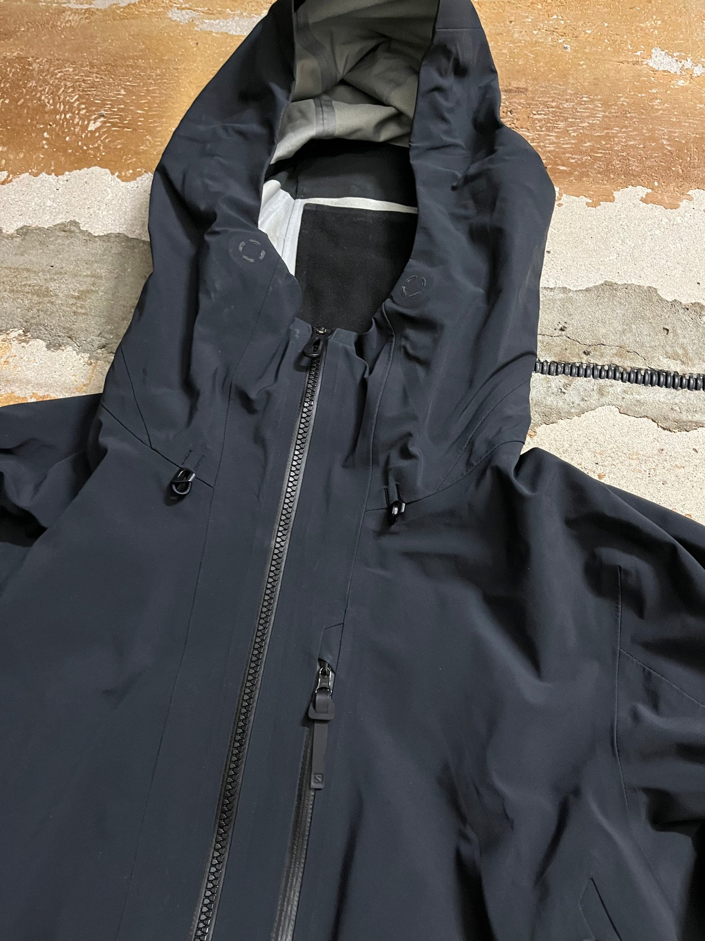 Salomon water resistant ski shell jacket - M