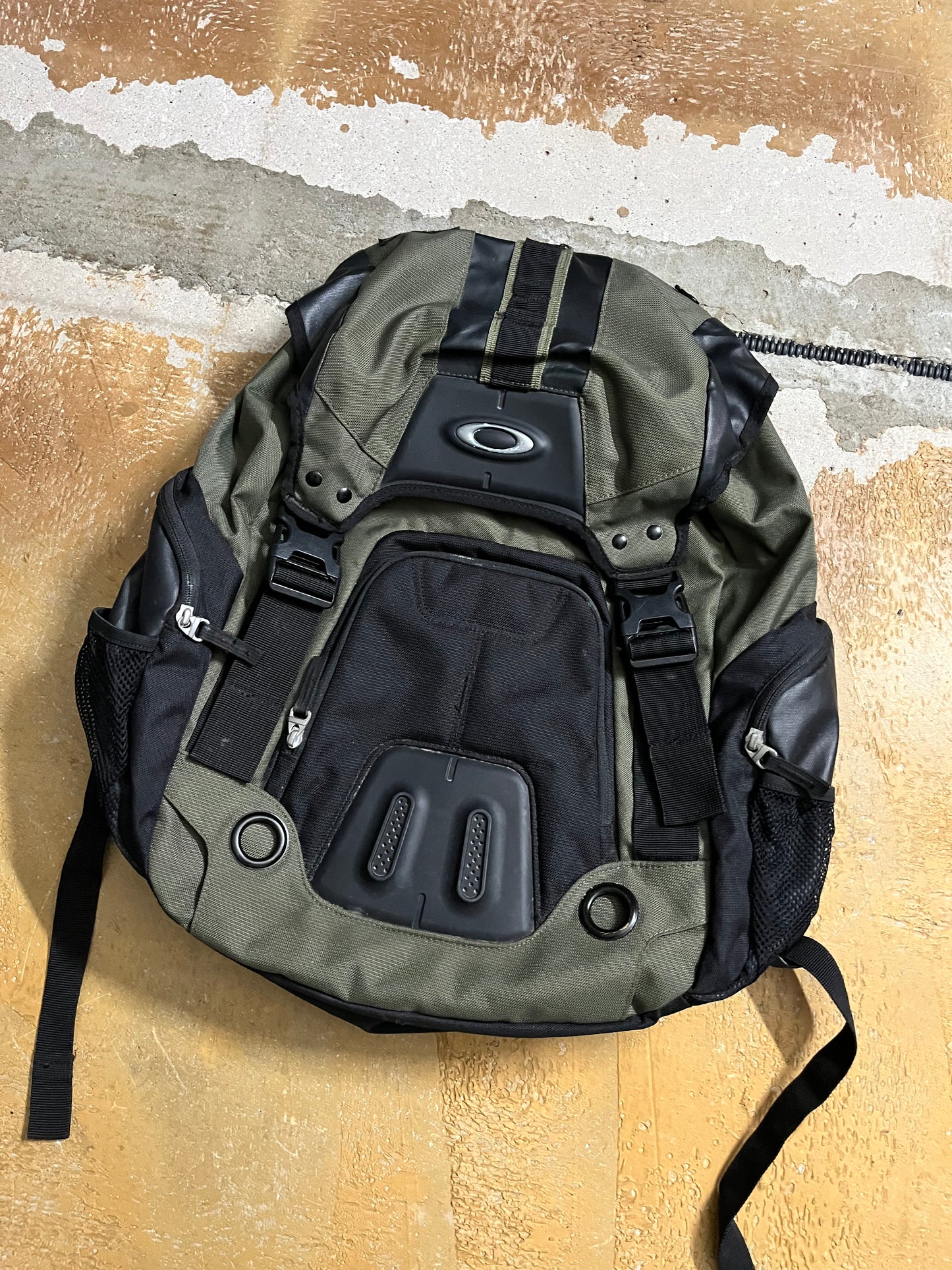 Oakley vintage black / green backpack bag
