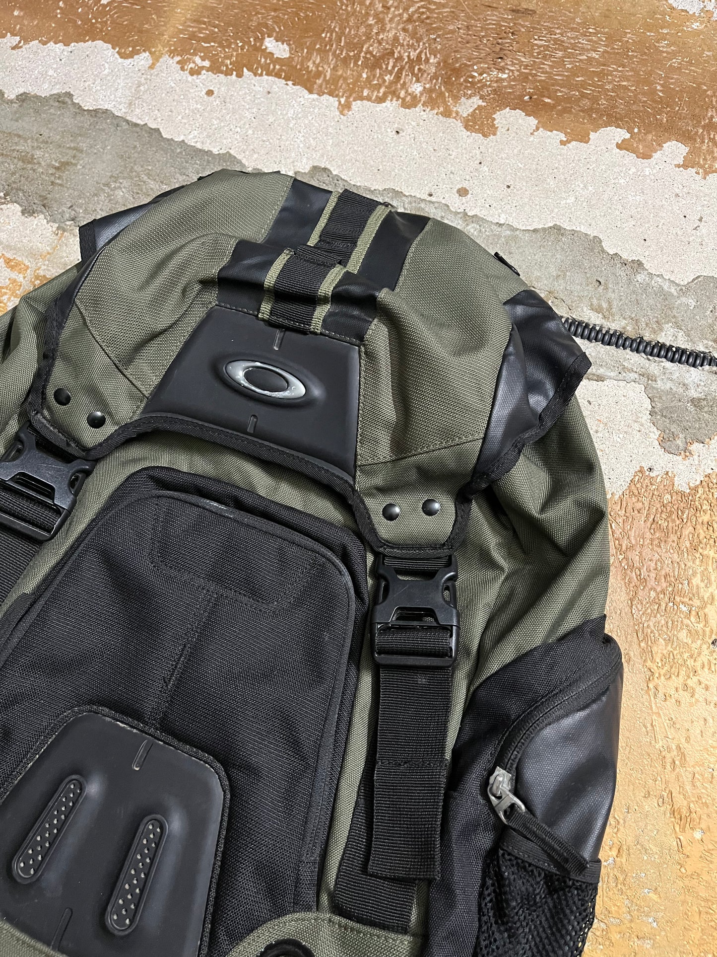 Oakley vintage black / green backpack bag