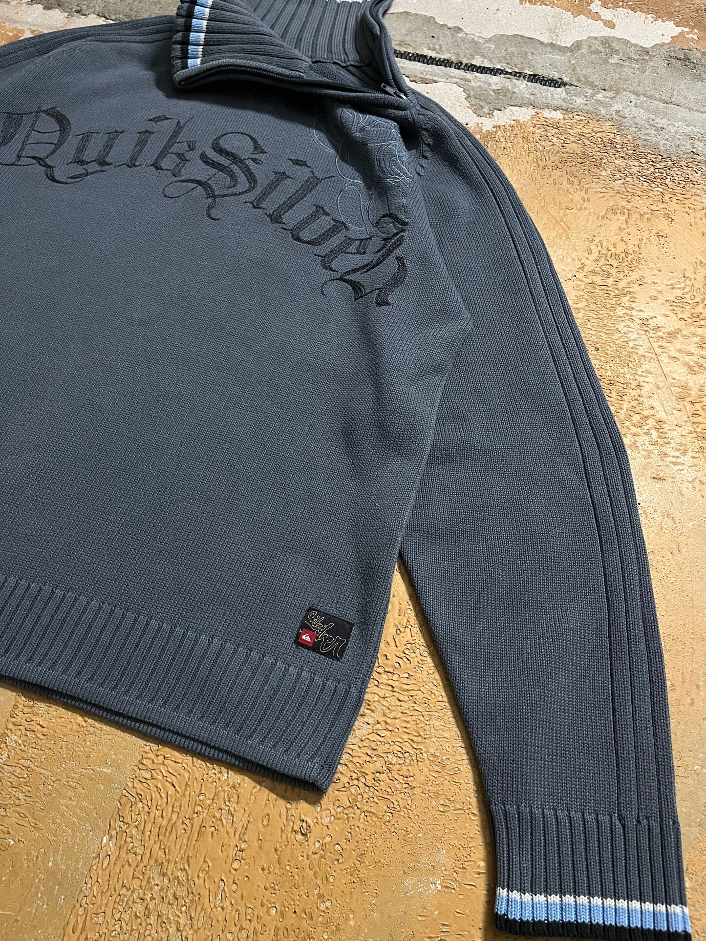 Quiksilver vintage assymetrical side zip sweater - XL