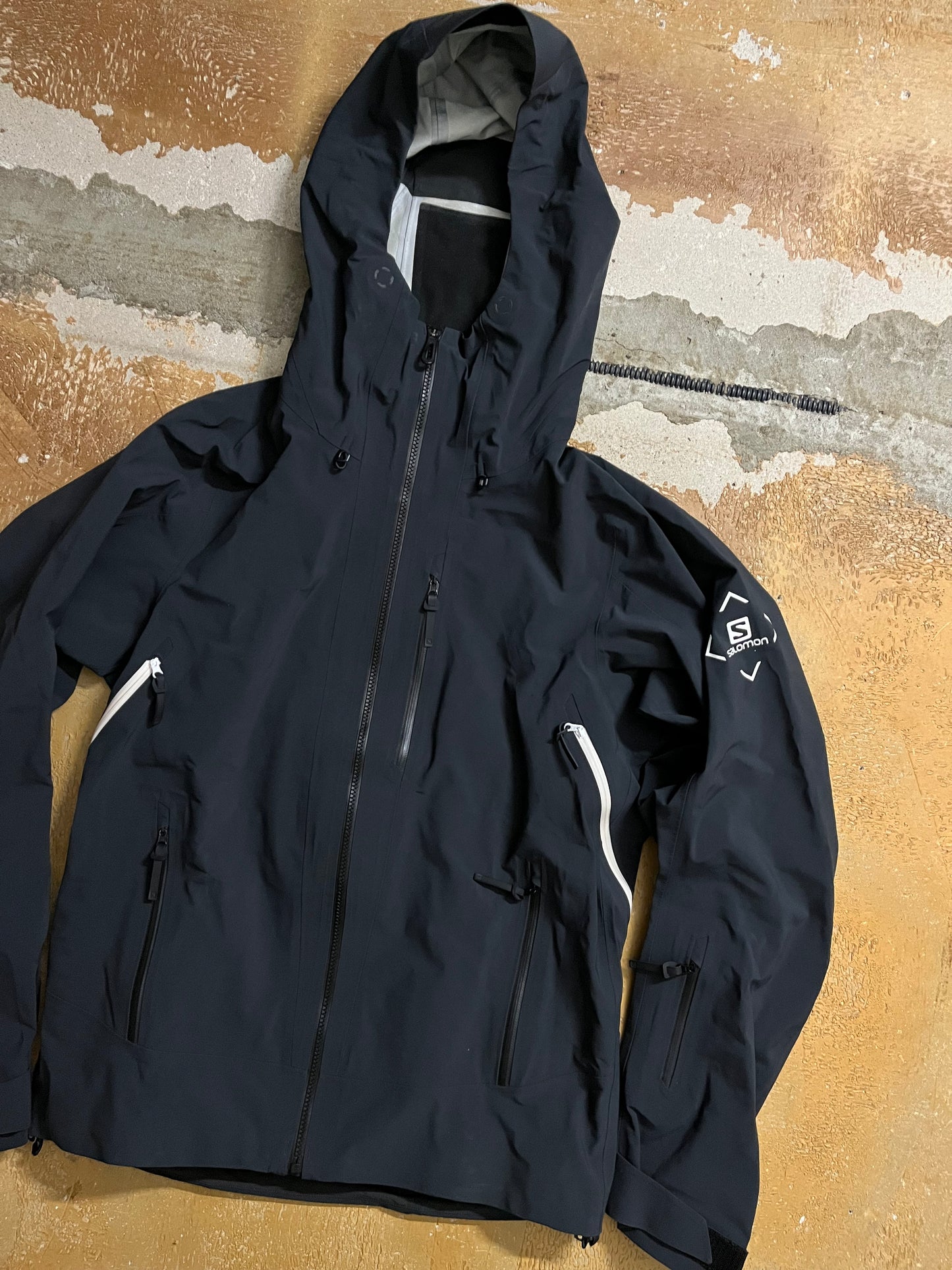 Salomon water resistant ski shell jacket - M