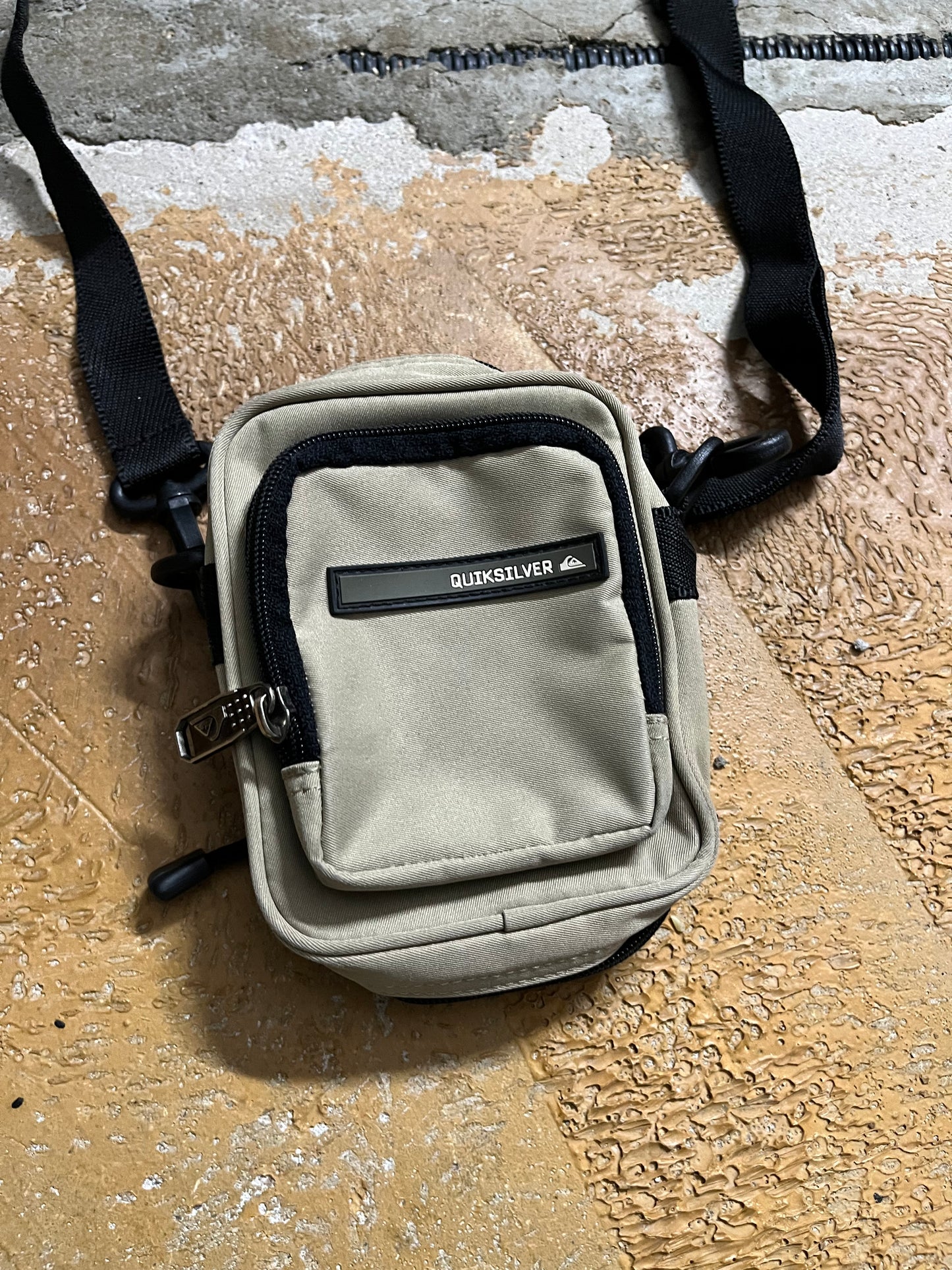 Quiksilver vintage small bag