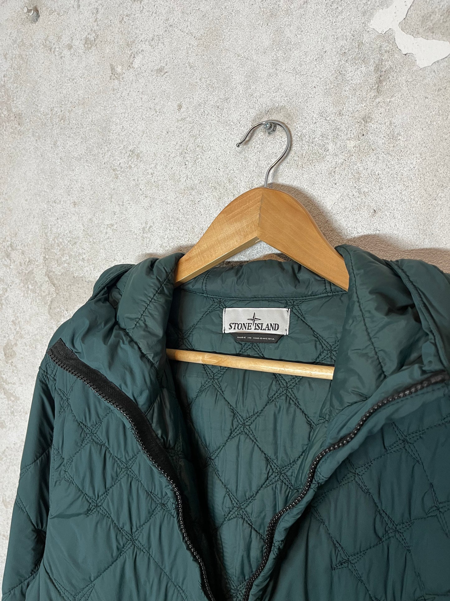 Stone Island Skin Touch Nylon Stella Primaloft-TC compass embroidered puffer jacket - L