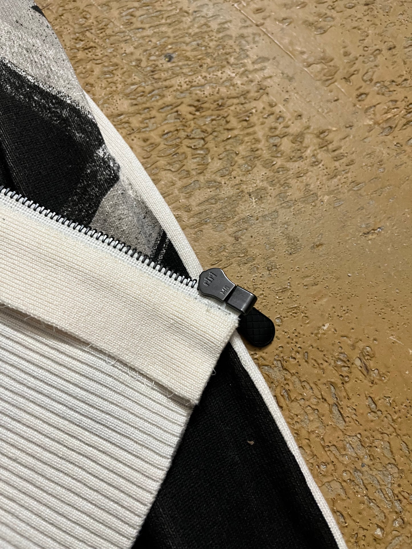 Bottega Veneta ‘22 sample knit zip up sweater - S