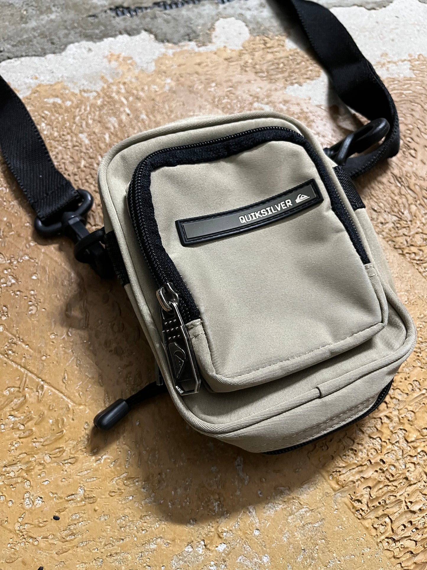 Quiksilver vintage small bag
