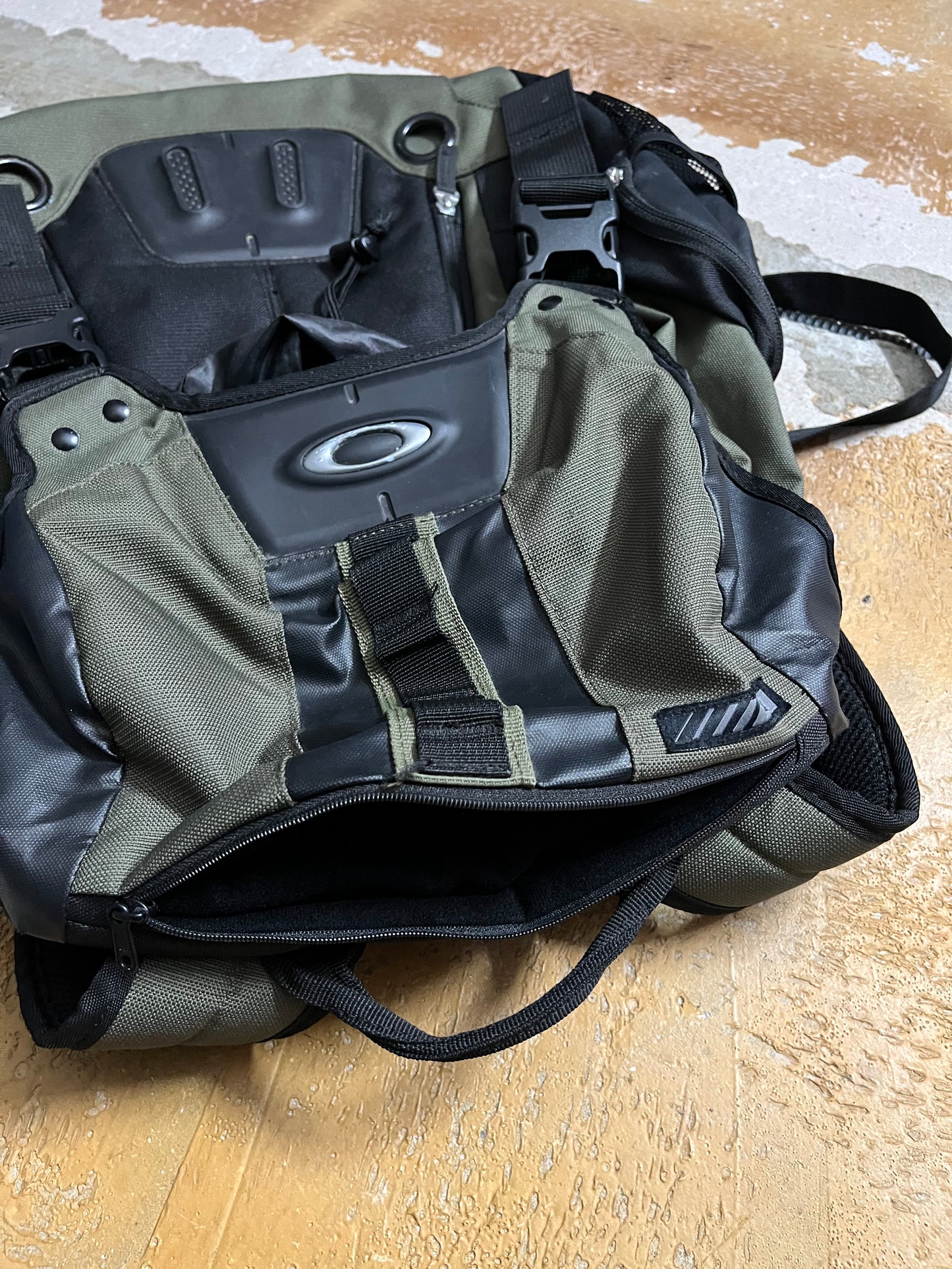 Oakley vintage black / green backpack bag