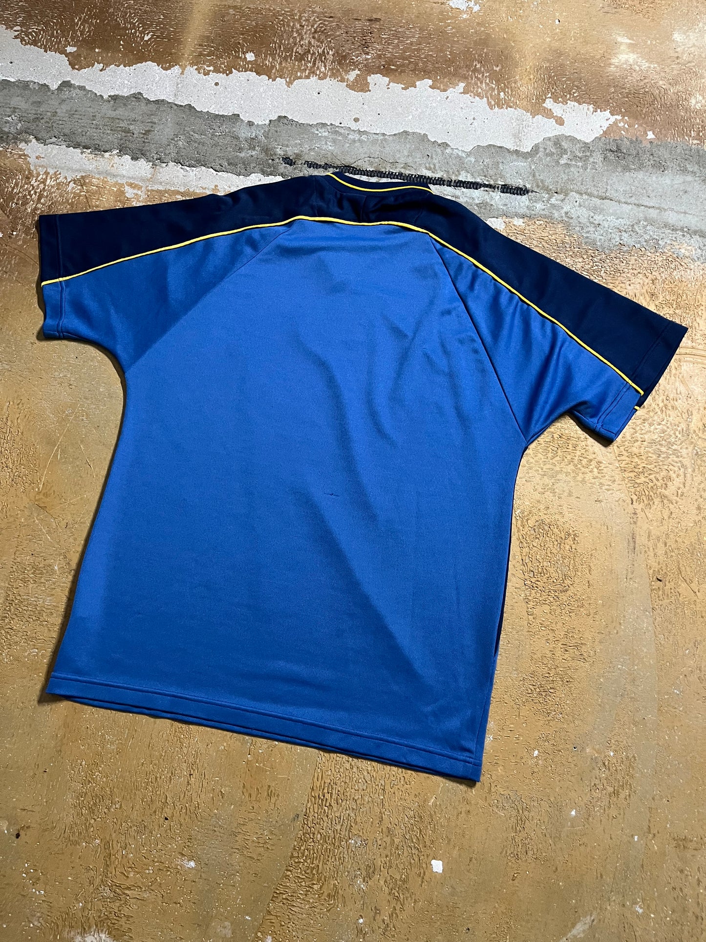 Umbro vintage embroidered sport tee shirt - L