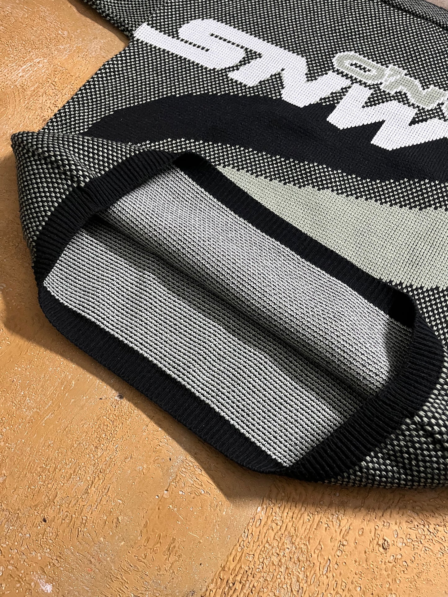 O’neill vintage knit sweater - L