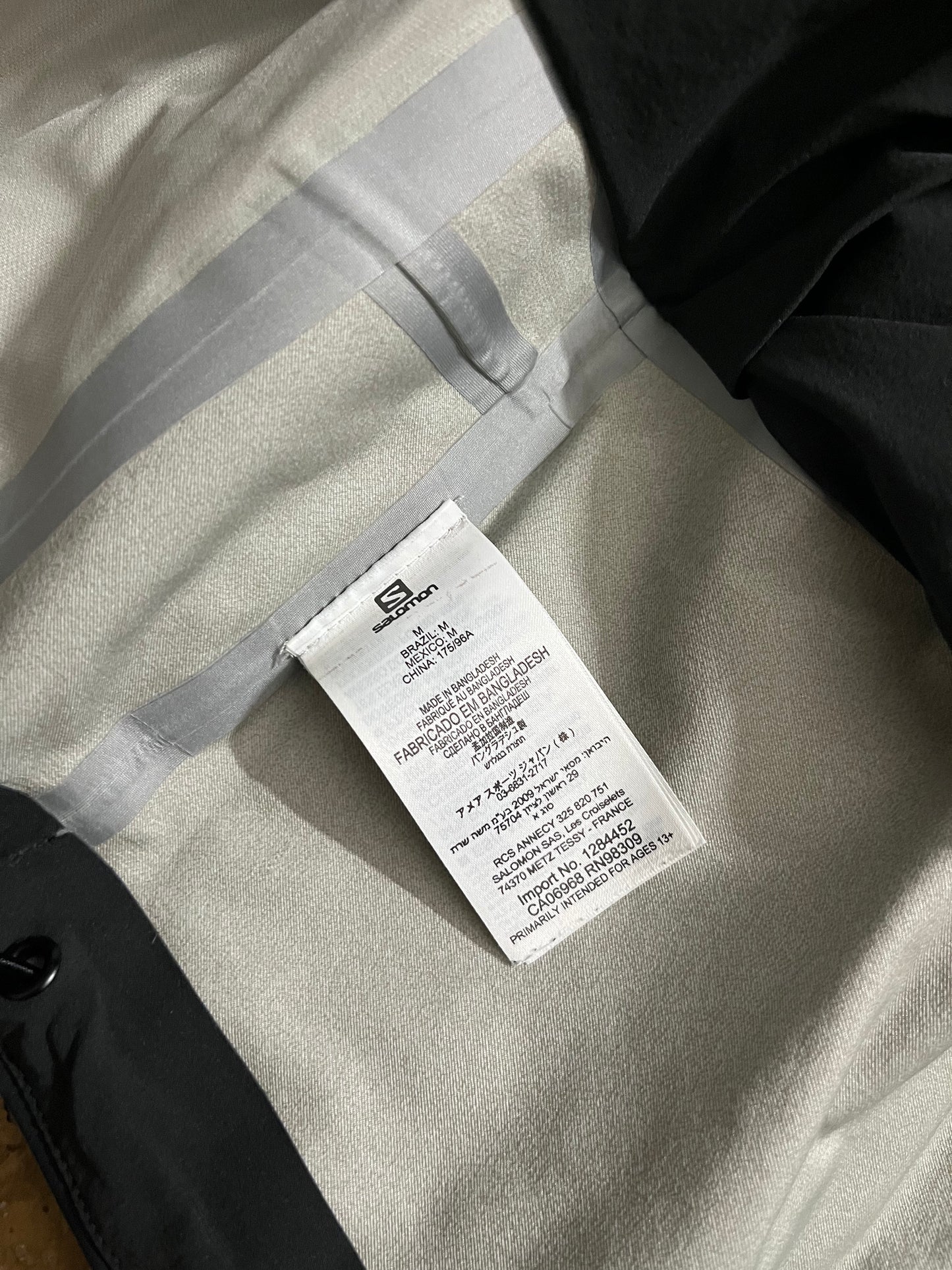Salomon water resistant ski shell jacket - M