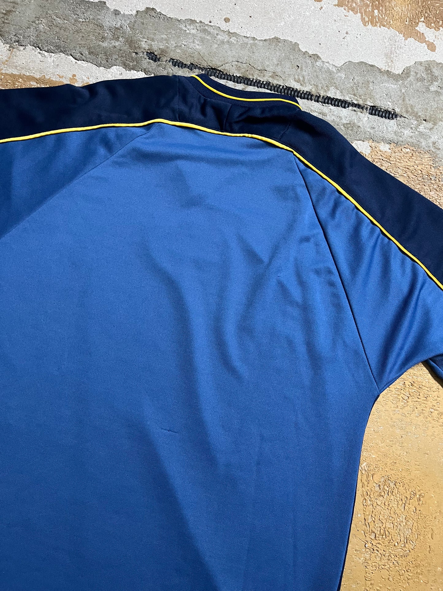Umbro vintage embroidered sport tee shirt - L