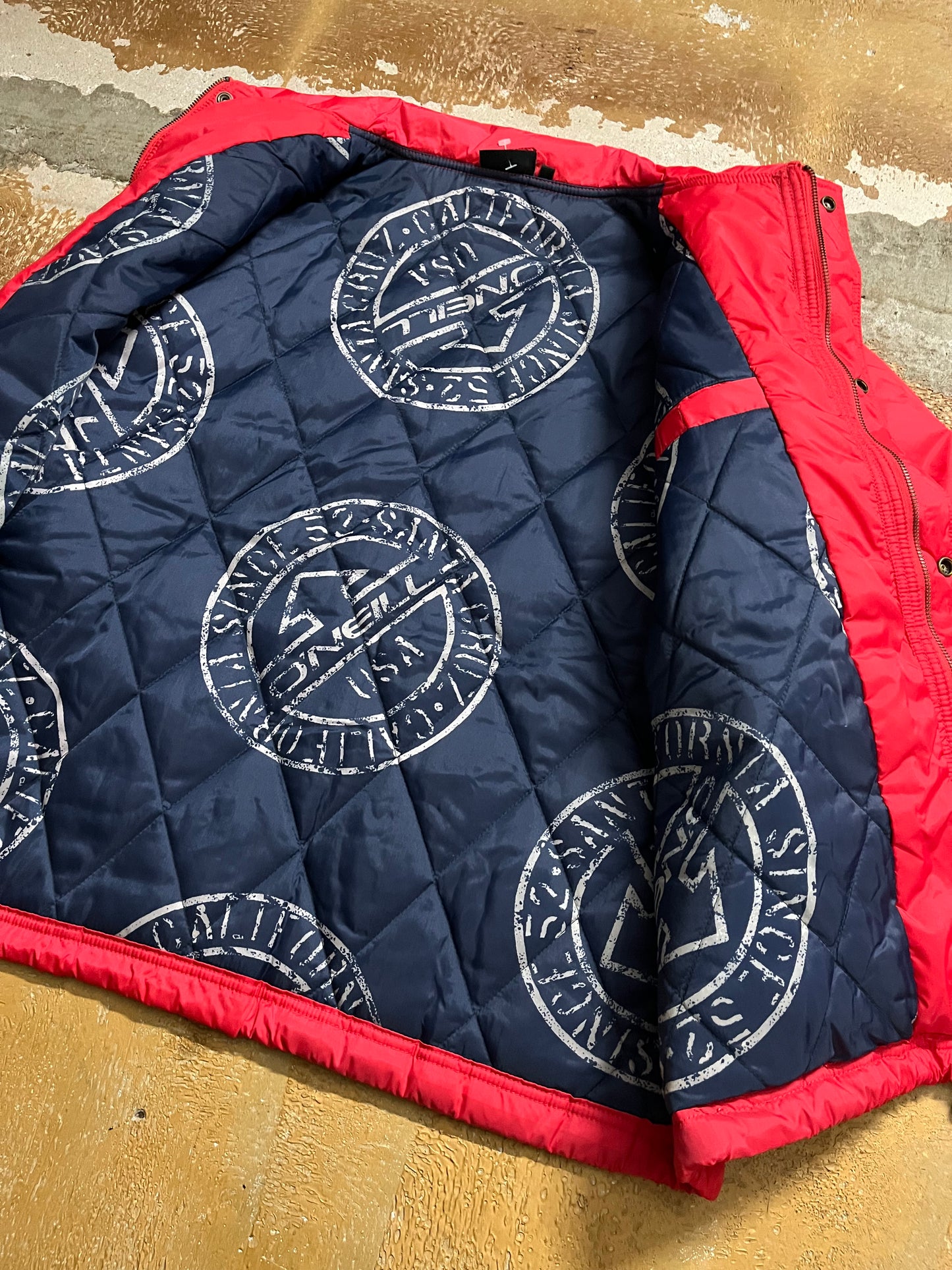 O’neill vintage red puffer jacket - L