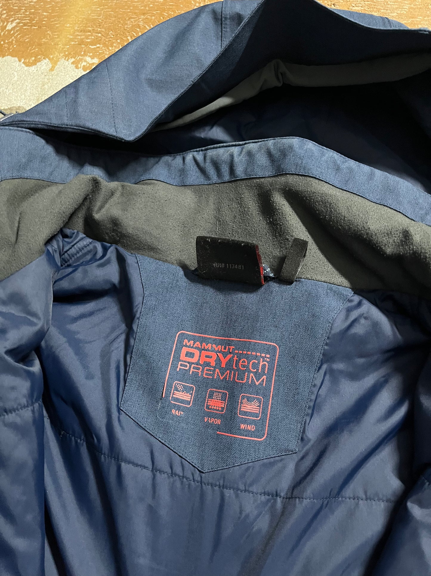 Mammut dry tech winter ski jacket - L