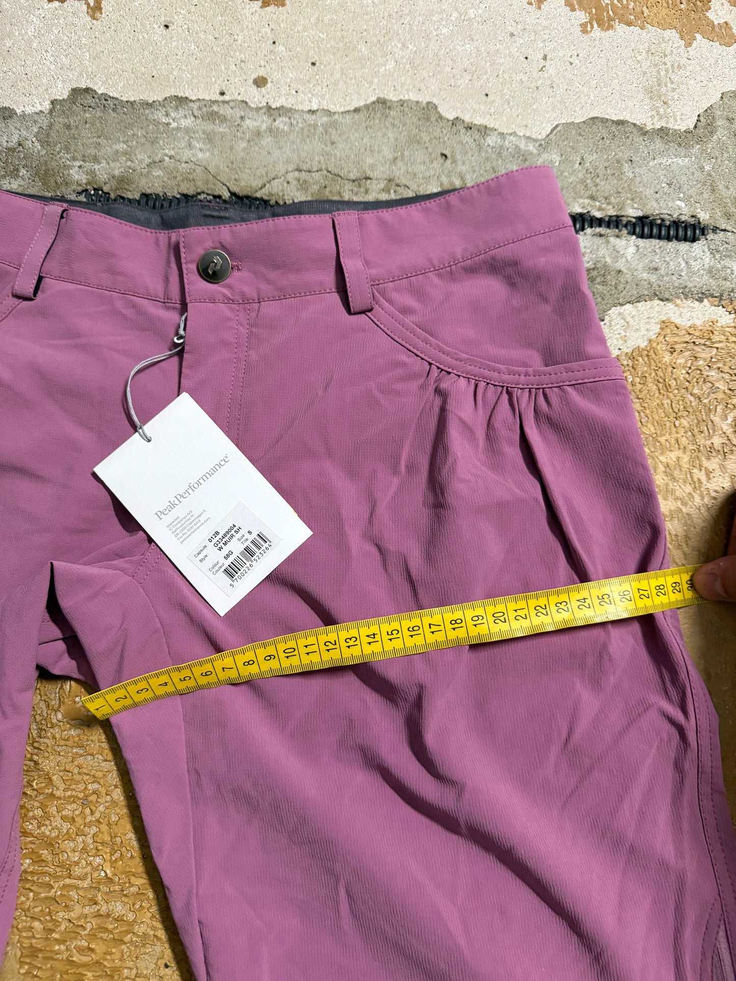 Peak Performance NEW shorts pink - S